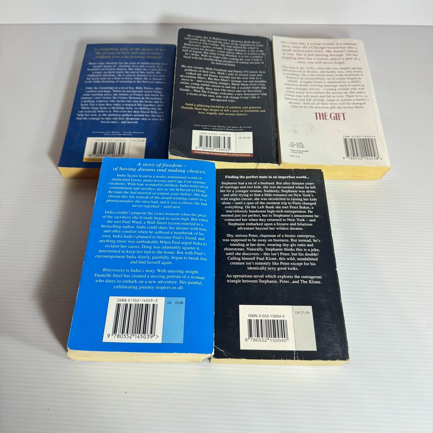Danielle Steel Book Bundle x 5 Books : Leap of Faith, The Cottage, The Gift, The Klone and I, Bittersweet