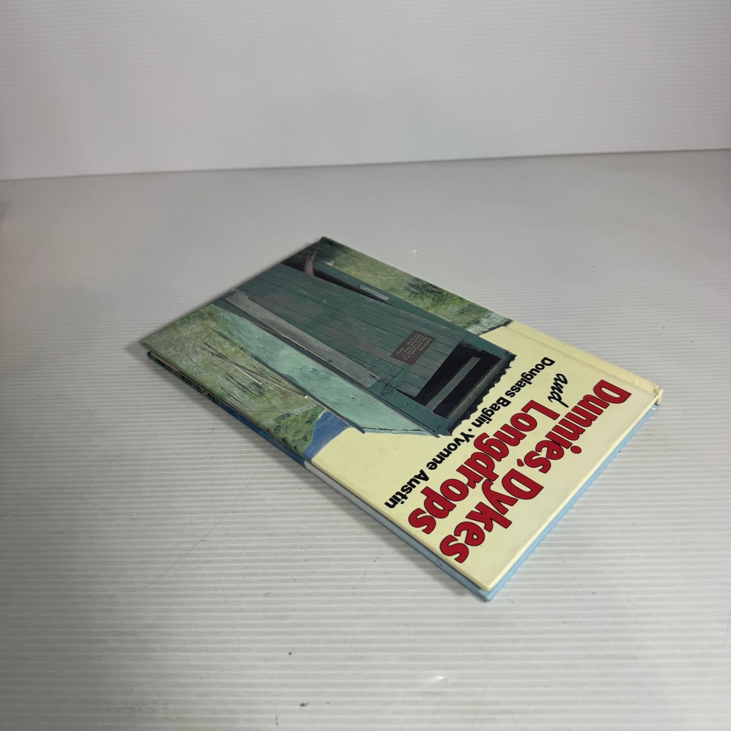 Dunnies, Dykes And Longdrops - Douglas Baglin & Yvonne Austin (Vintage 1984)
