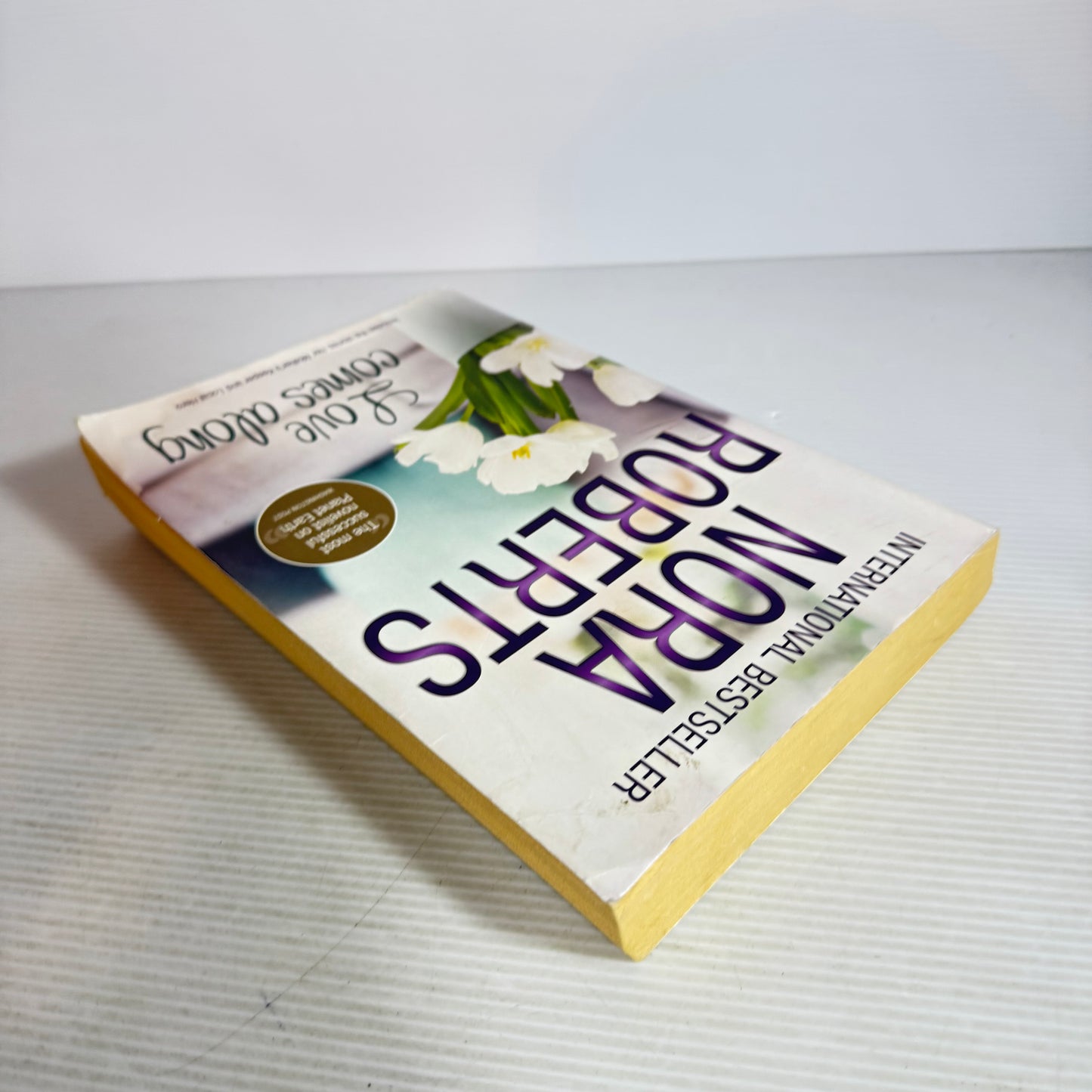 Love Comes Along - Nora Roberts