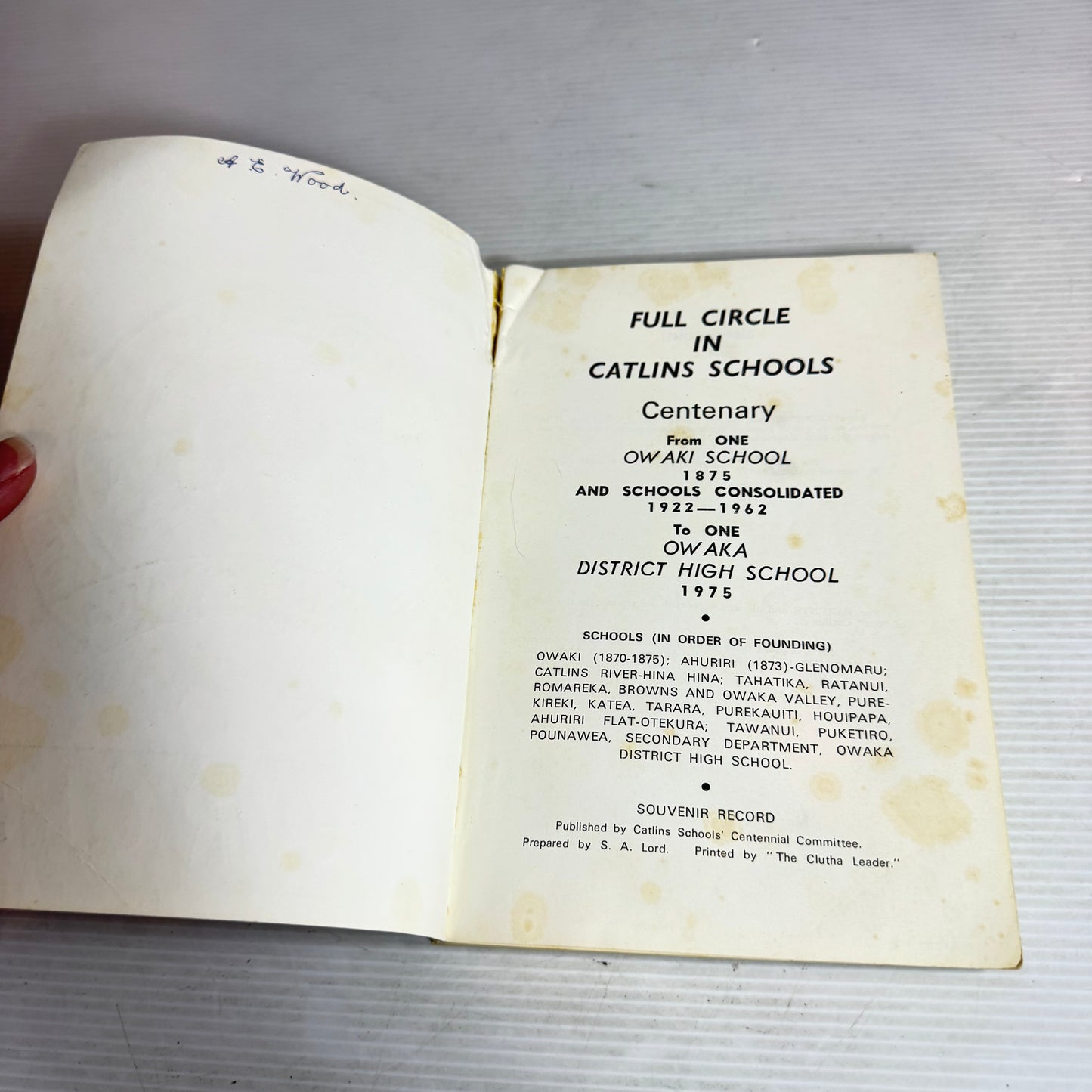 Full Circle In Catlins Schools One Hundred Years: 1875 Owaki to Owaka 1975