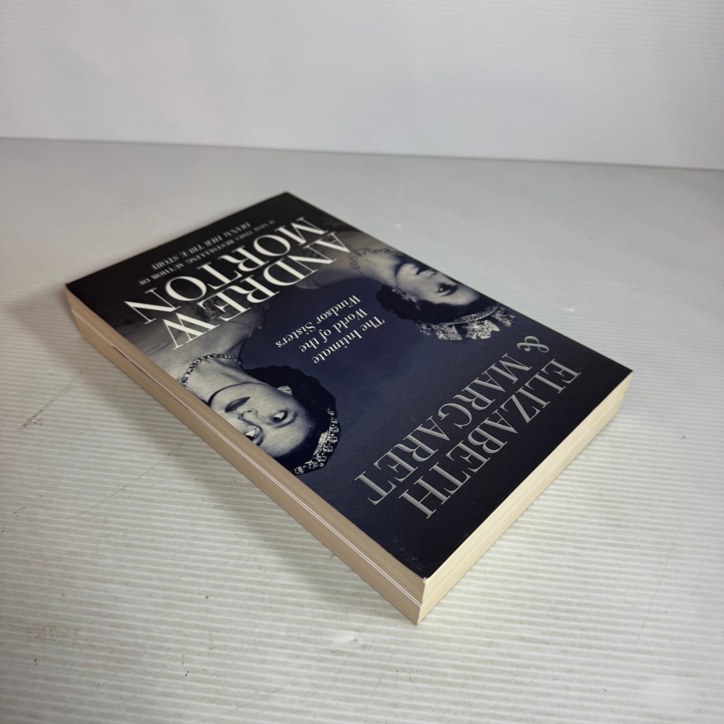 Elizabeth & Margaret : The Intimate World of the Windsor Sisters - Andrew Morton