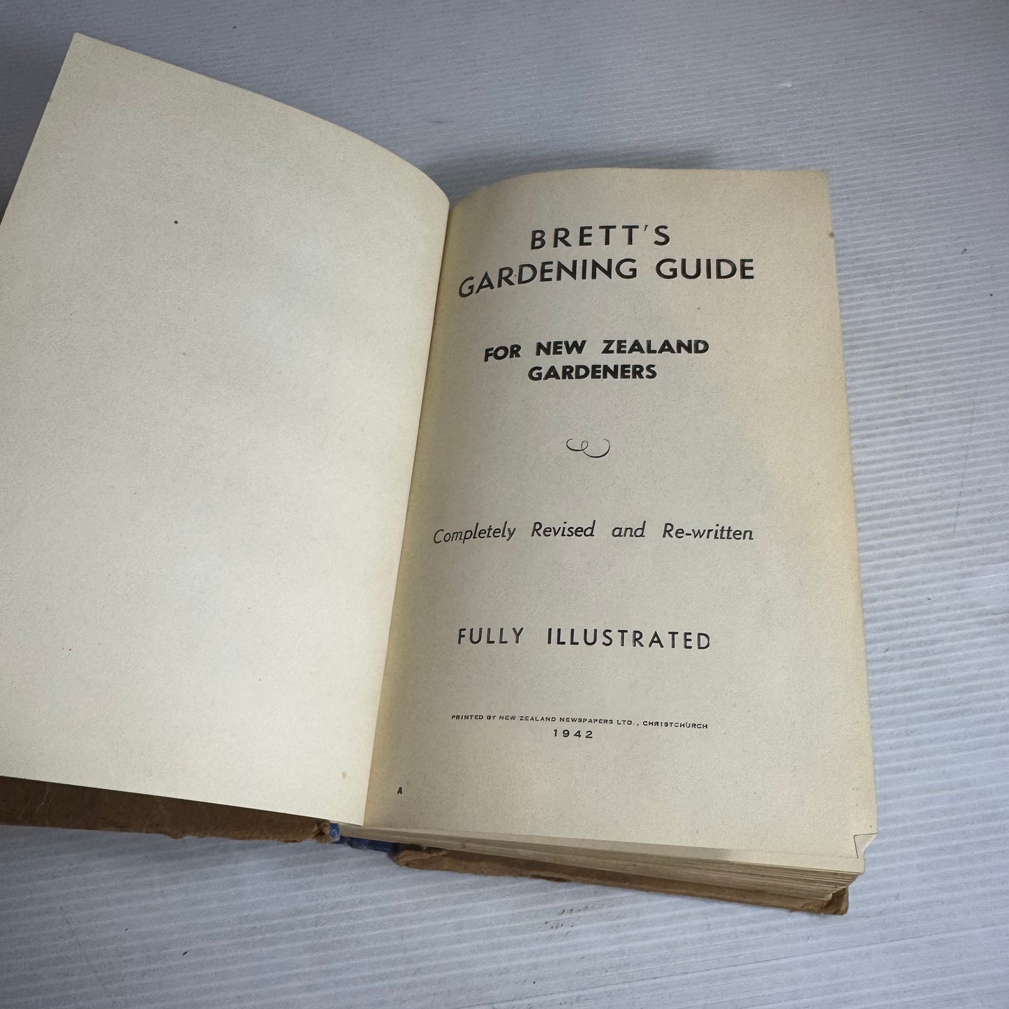 Brett's Gardening Guide For New Zealand Gardeners (Vintage 1942)
