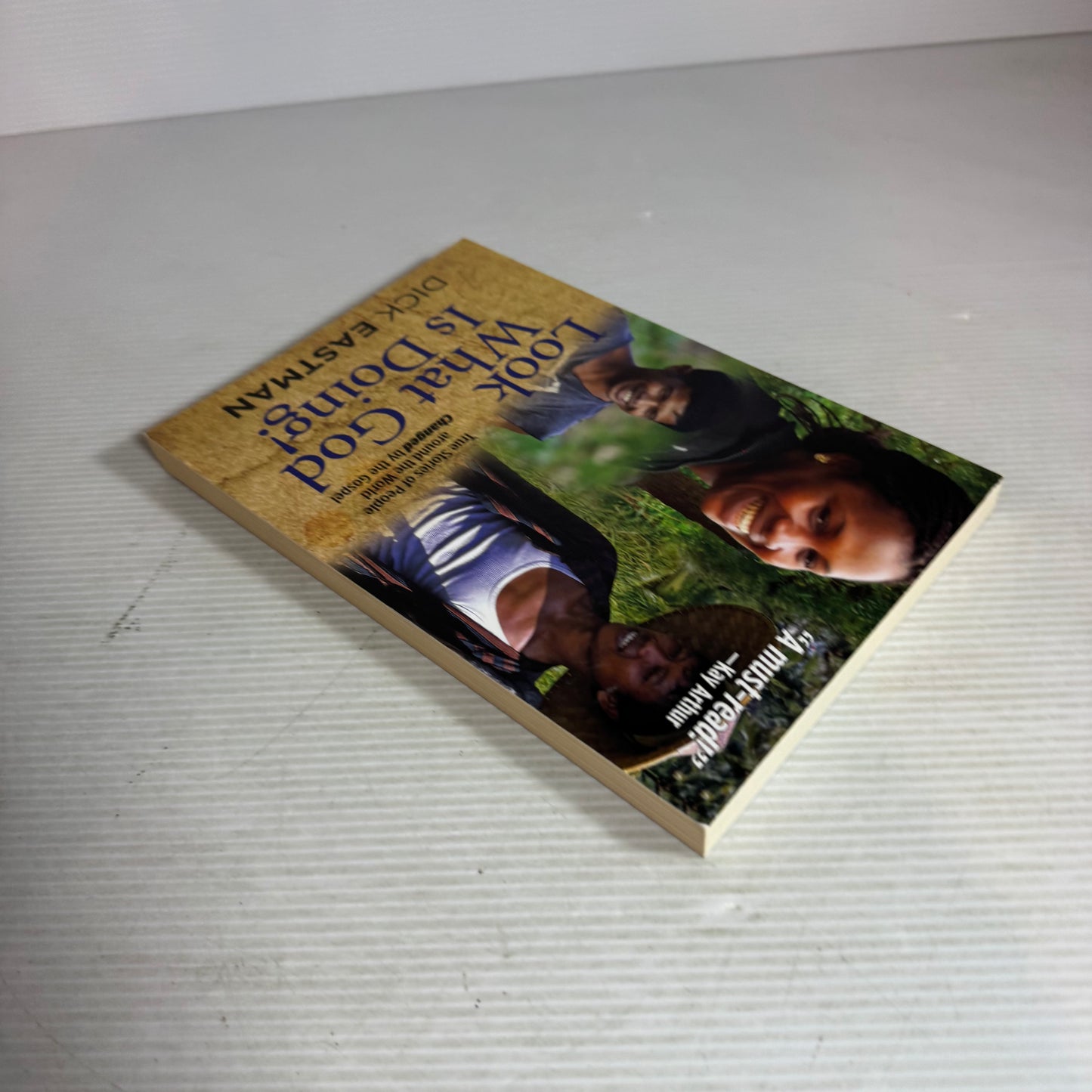Look What God Is Doing! : True Stories of People Around the World Changed by the Gospel - Dick Eastman