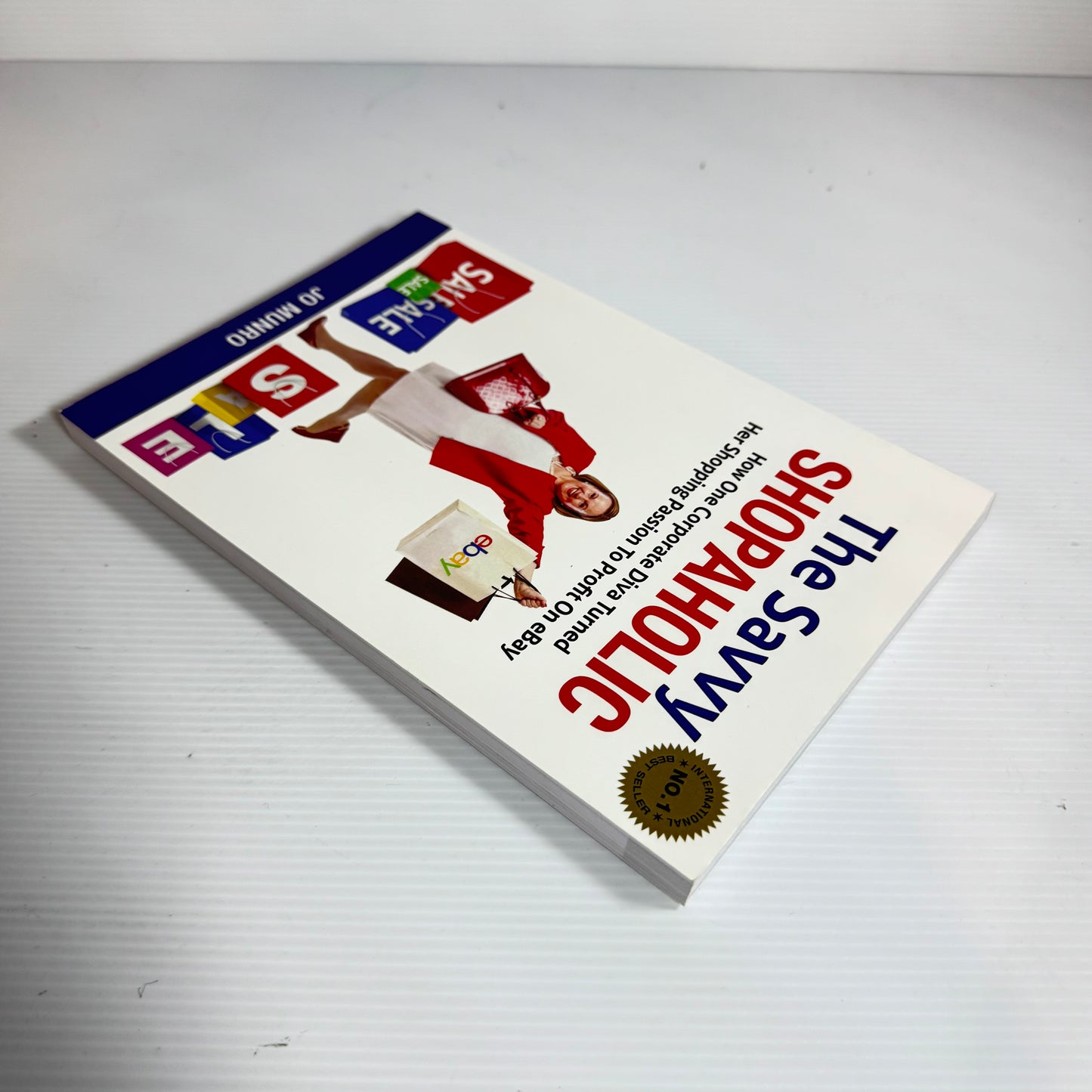 The Savvy Shopaholic - Jo Munro