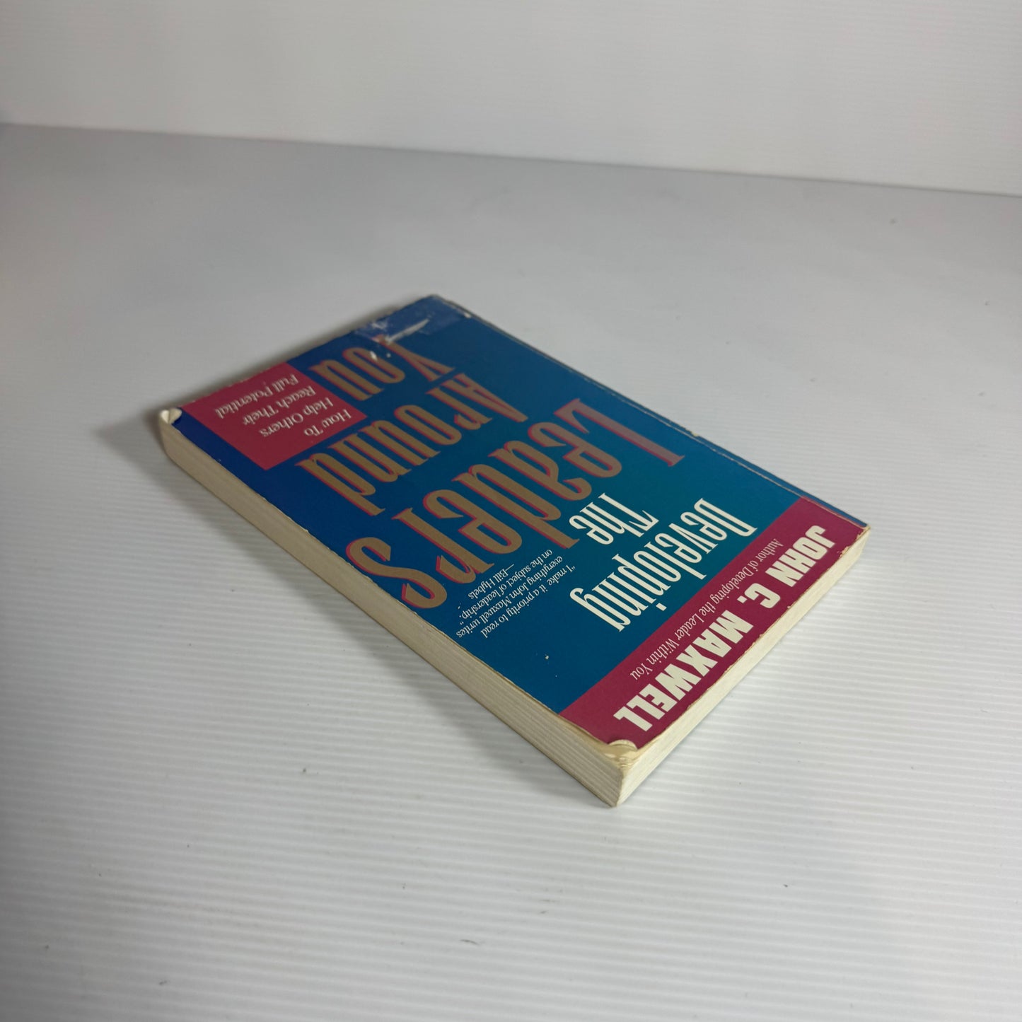 Developing The Leaders Around You - John C. Maxwell