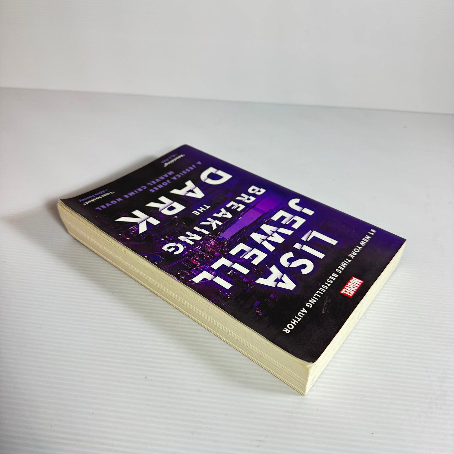 Breaking The Dark : A Jessica Jones Marvel Crime Novel - Lisa Jewell