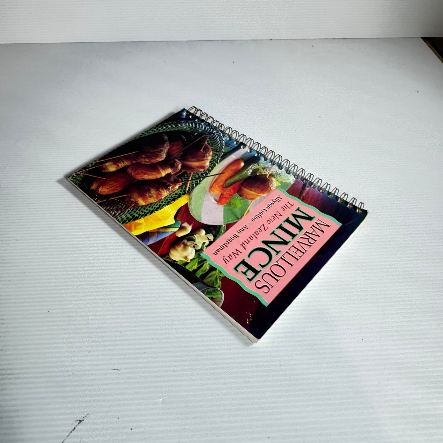 Marvellous Mince The New Zealand Way - Allyson Gofton & Ann Boardman (Vintage 1993)