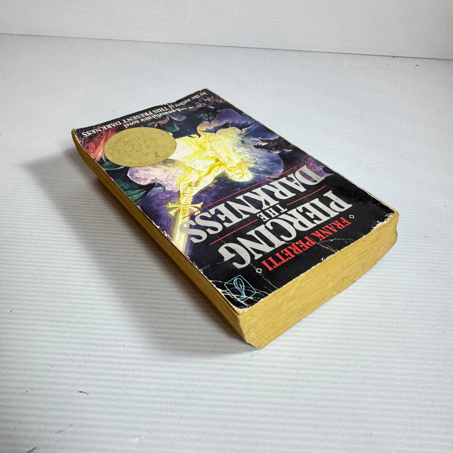 Piercing The Darkness - Frank Peretti (Vintage 1990)