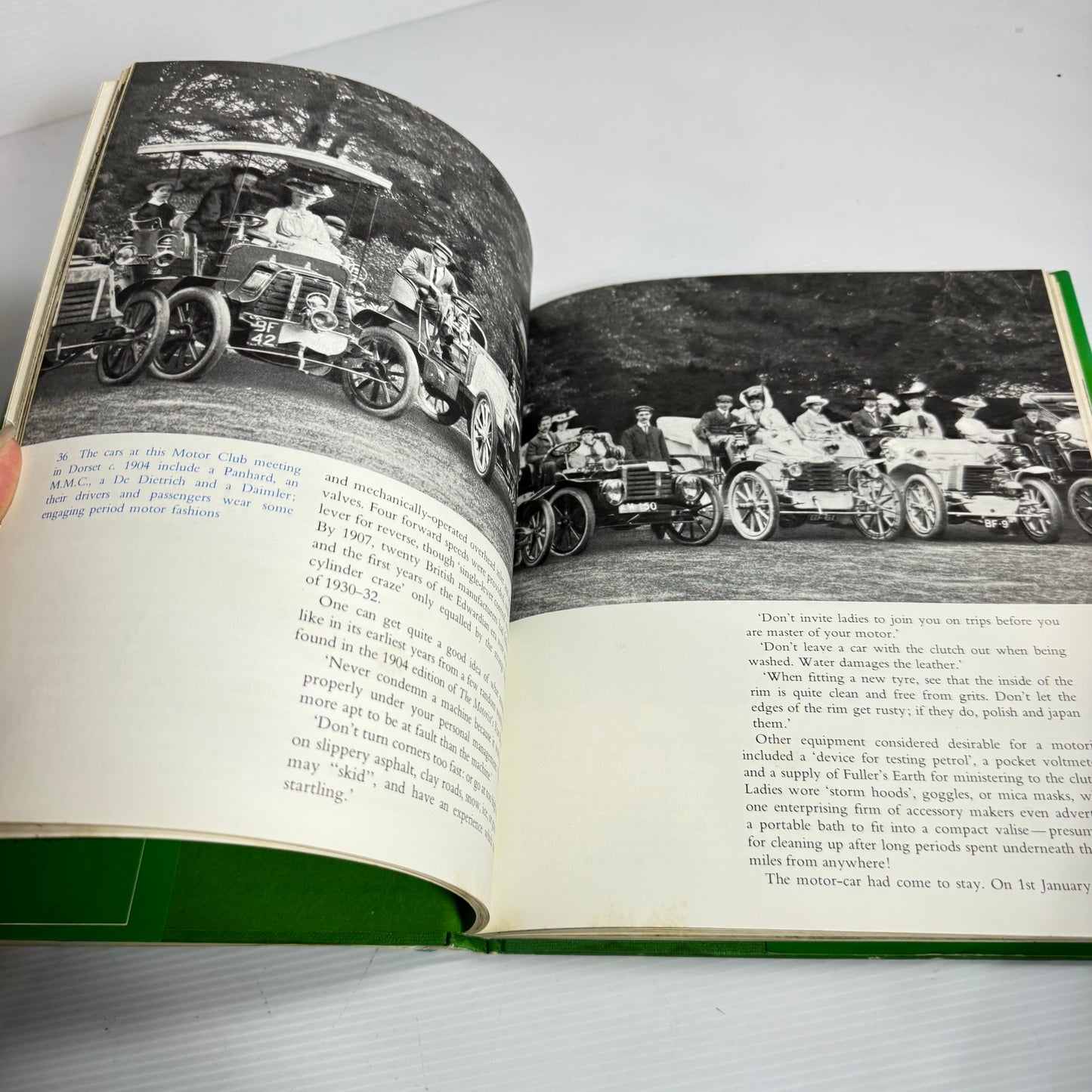 Early Cars : 144 Illustrations in Colour & Black and White - Michael Sedgwick (Vintage 1962)