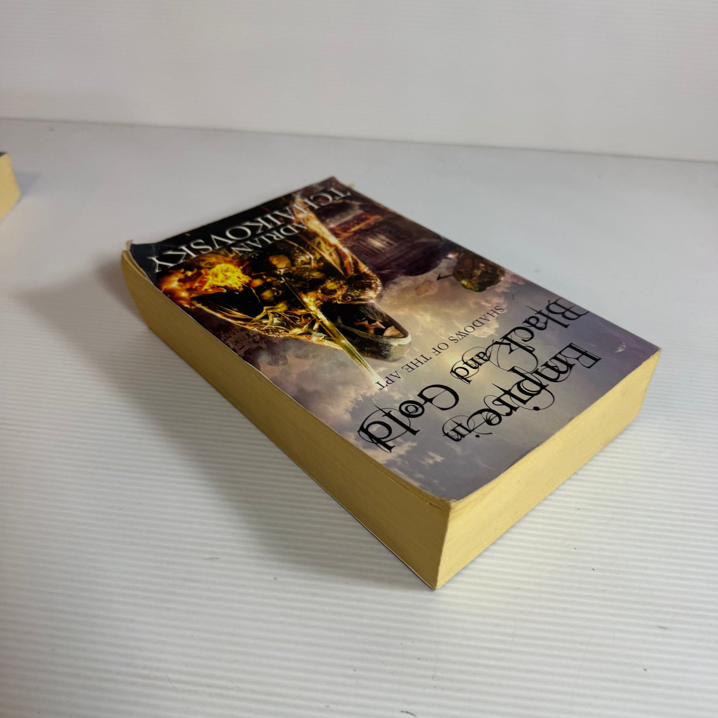 Empire in Black and Gold : Shadows Of the Apt - Adrian Tchaikovsky