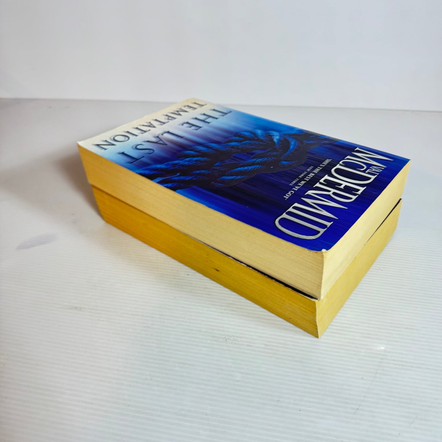 Val McDermid Book Bundle x 2 The Last Temptation & The Distant Echo (2450)