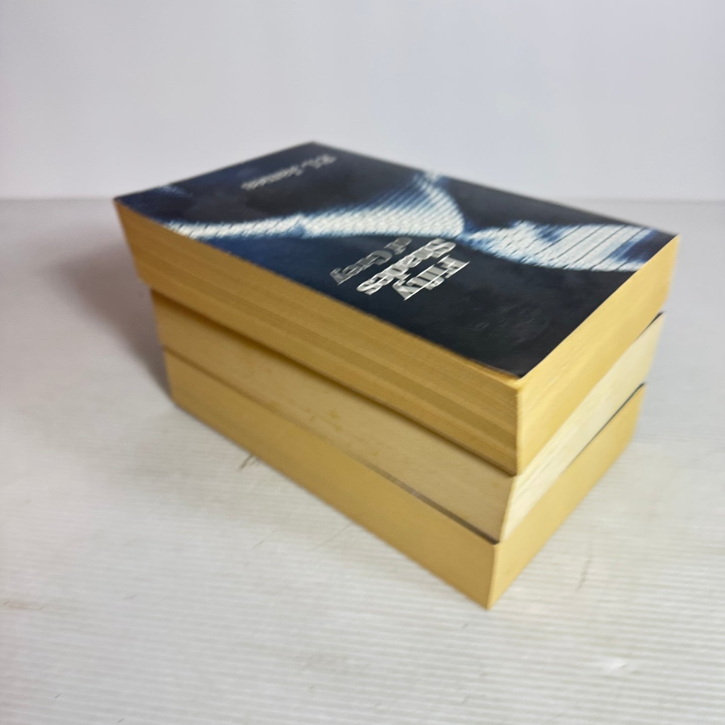 Fifty Shades of Grey Book Bundle x 3 : Fifty Shades of Grey, Darker, Freed - E L James (2993)