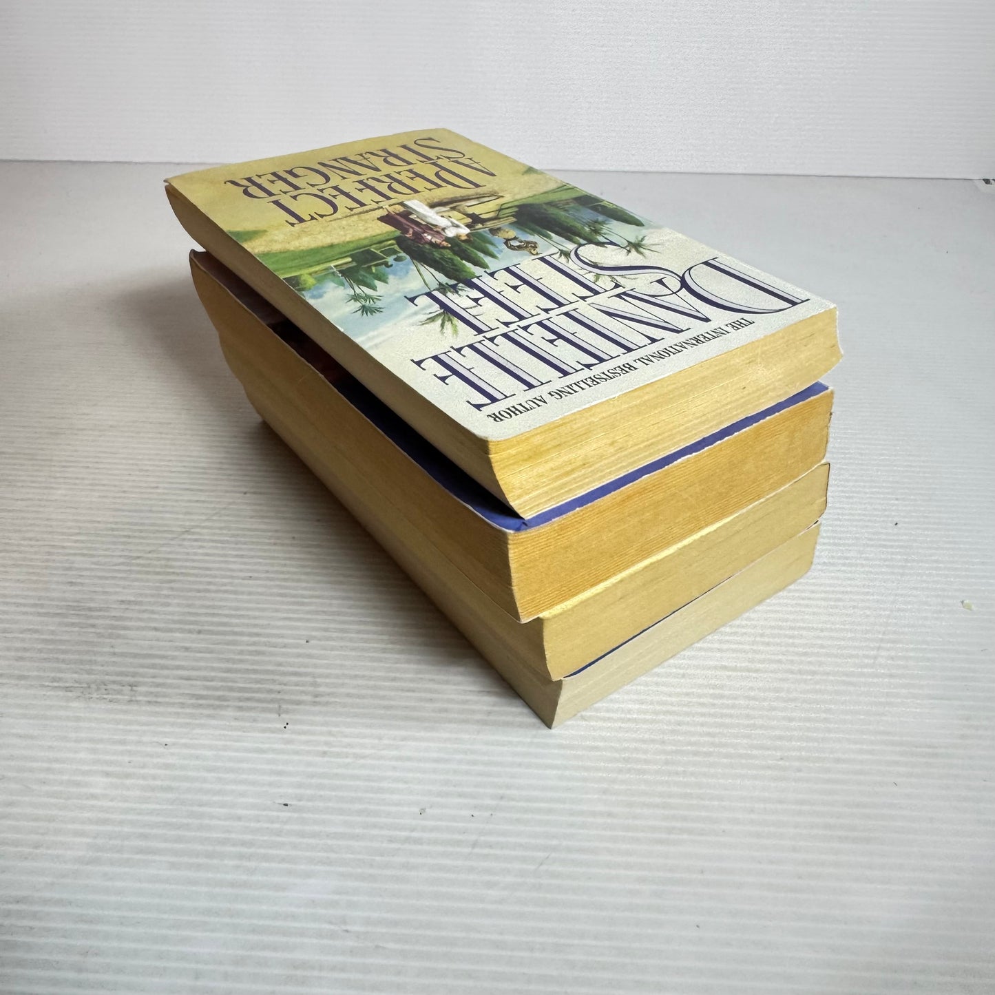 Danielle Steel Book Bundle x 4 : A Perfect Stranger, Zoya, Five Days in Paris, The Gift (2843)