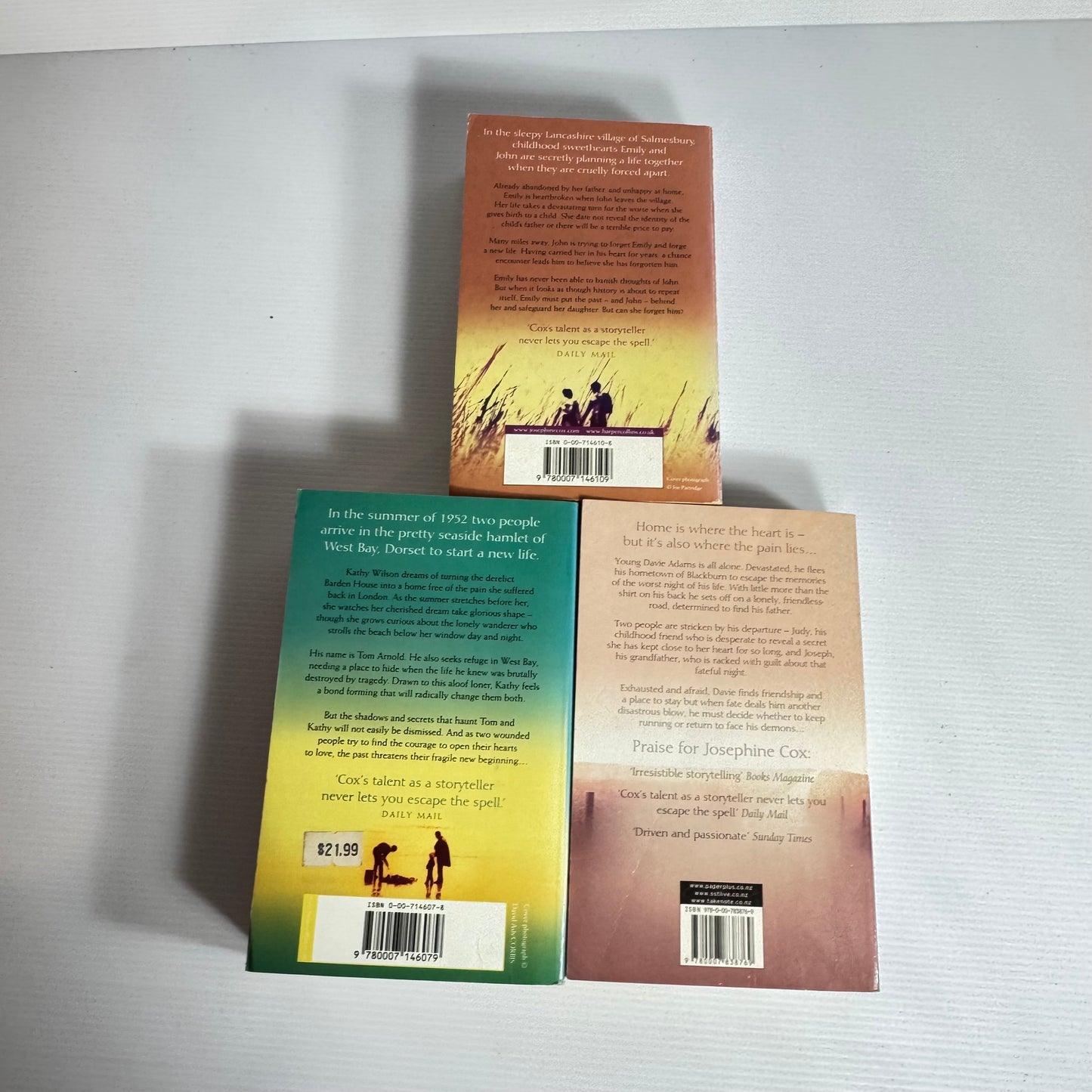 Josephine Cox Book Bundle x 3 : Lovers and Liars, The Beachcomber, The Loner (3085)