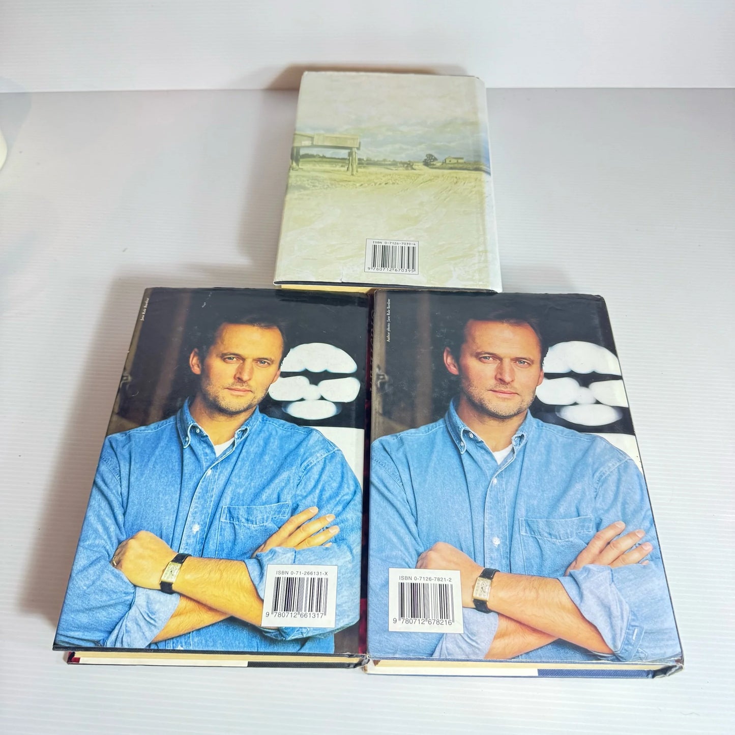 John Grisham Book Bundle x 3 Books : A Painted House, The Runaway Jury & The Street Lawyer (2211)