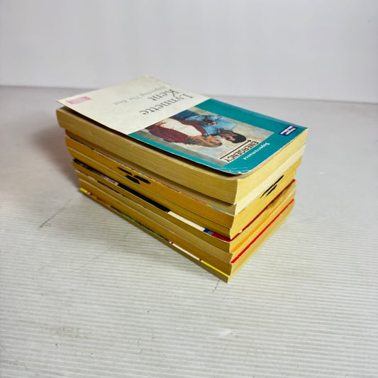 Mills & Boon Mixed Vintage Book Bundle x 8 Books (3014)