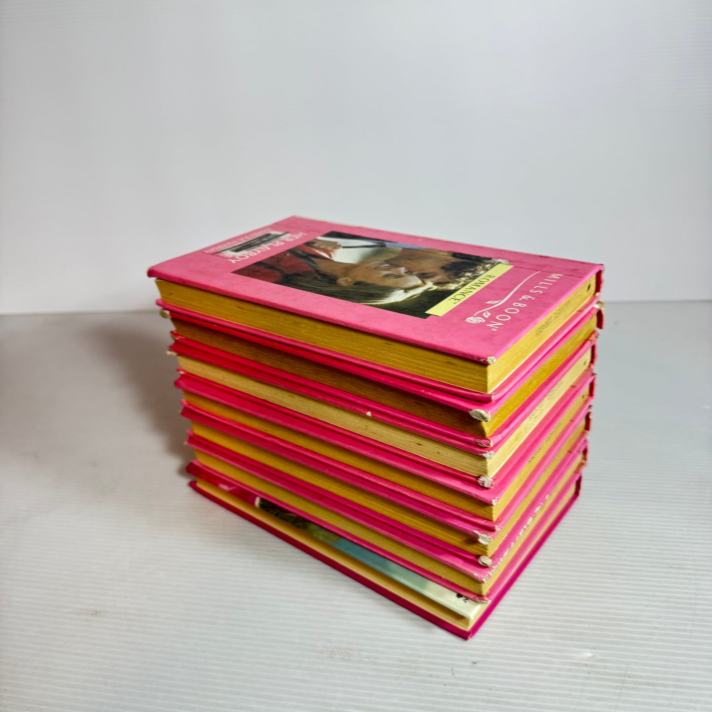 Mills & Boon Romance Book Bundle x 7 Books (2551)