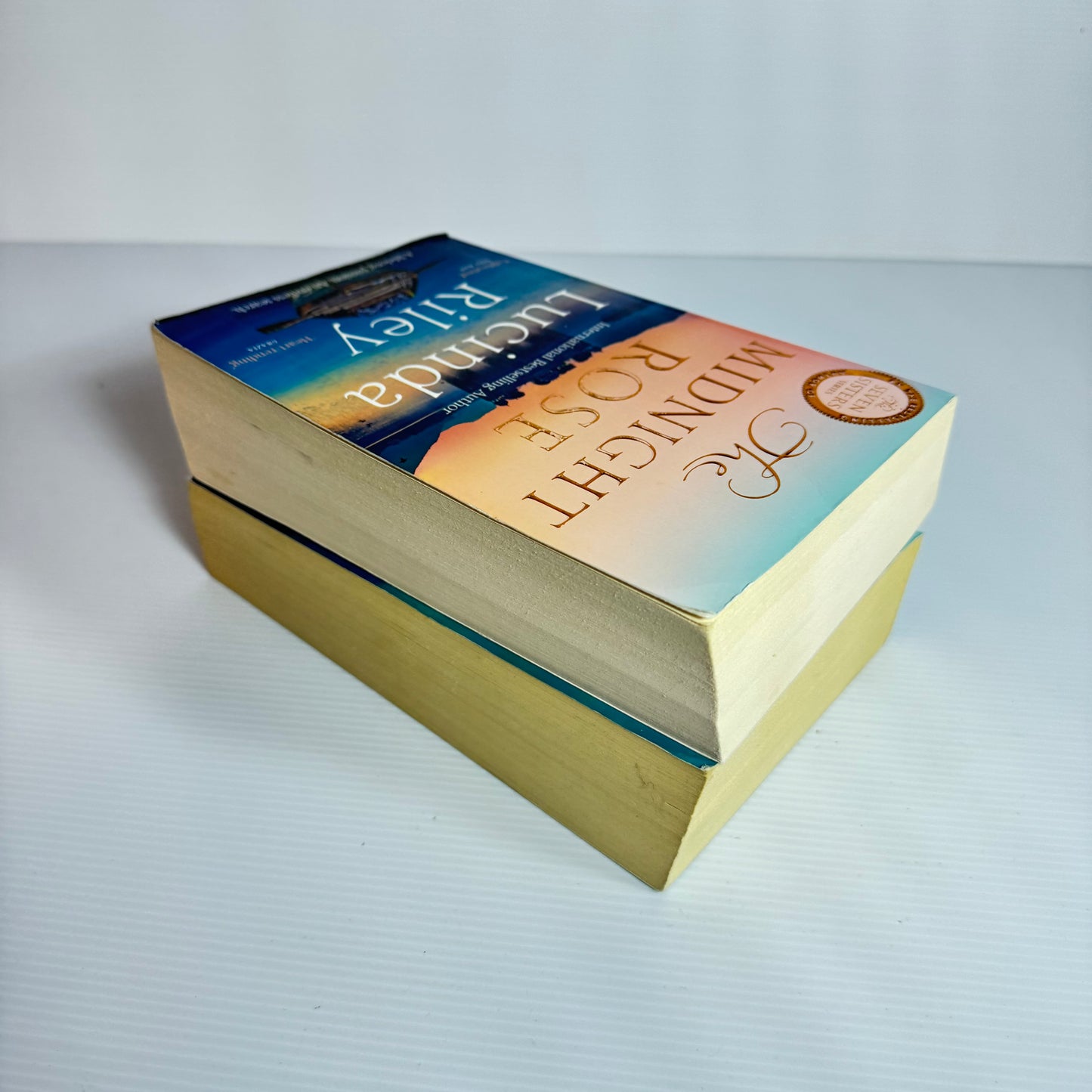Lucinda Riley Book Bundle x 2 : The Midnight Rose & The Pearl Sister (3087)