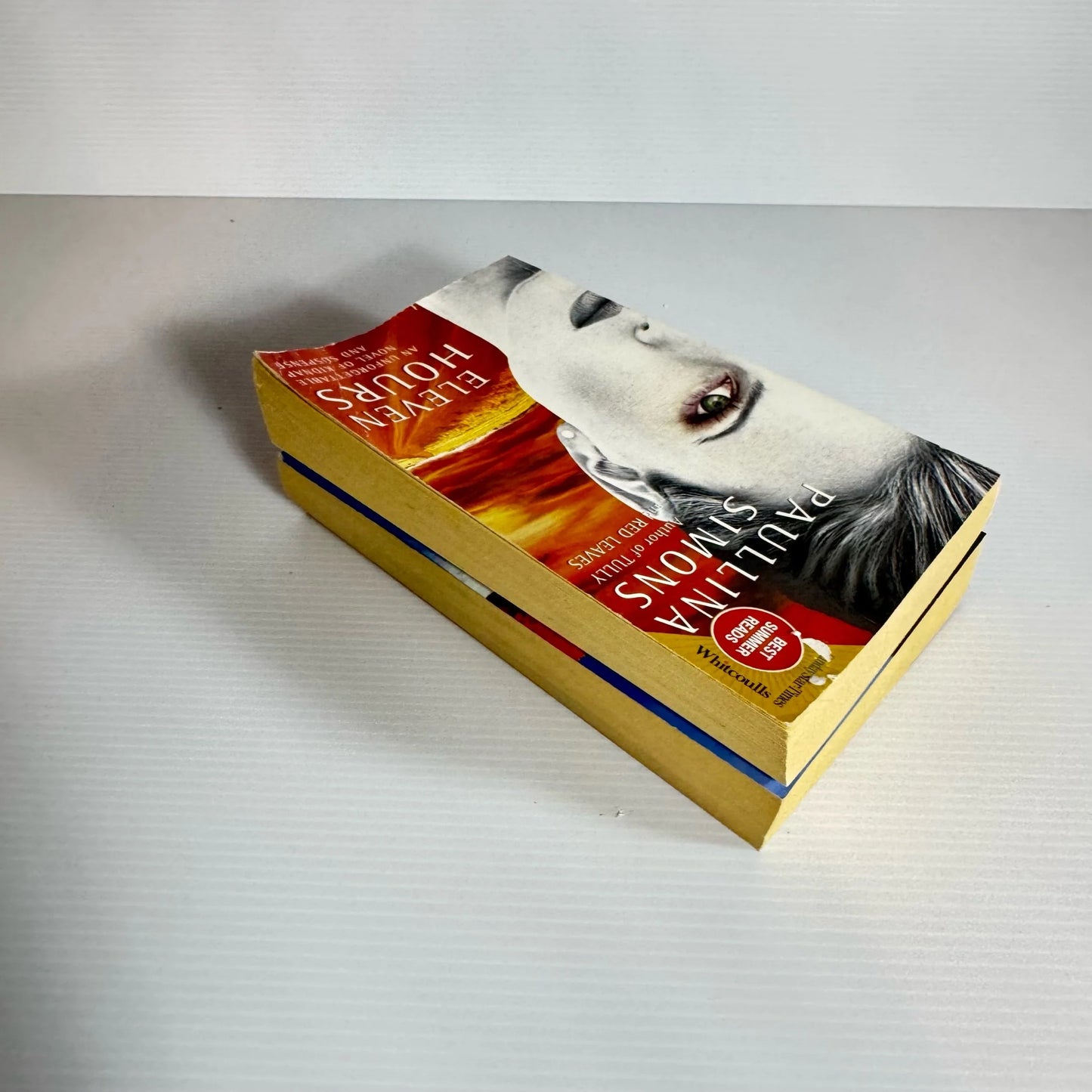 Paullina Simons Book Bundle x 2 Books : Eleven Hours & Red Leaves (309)