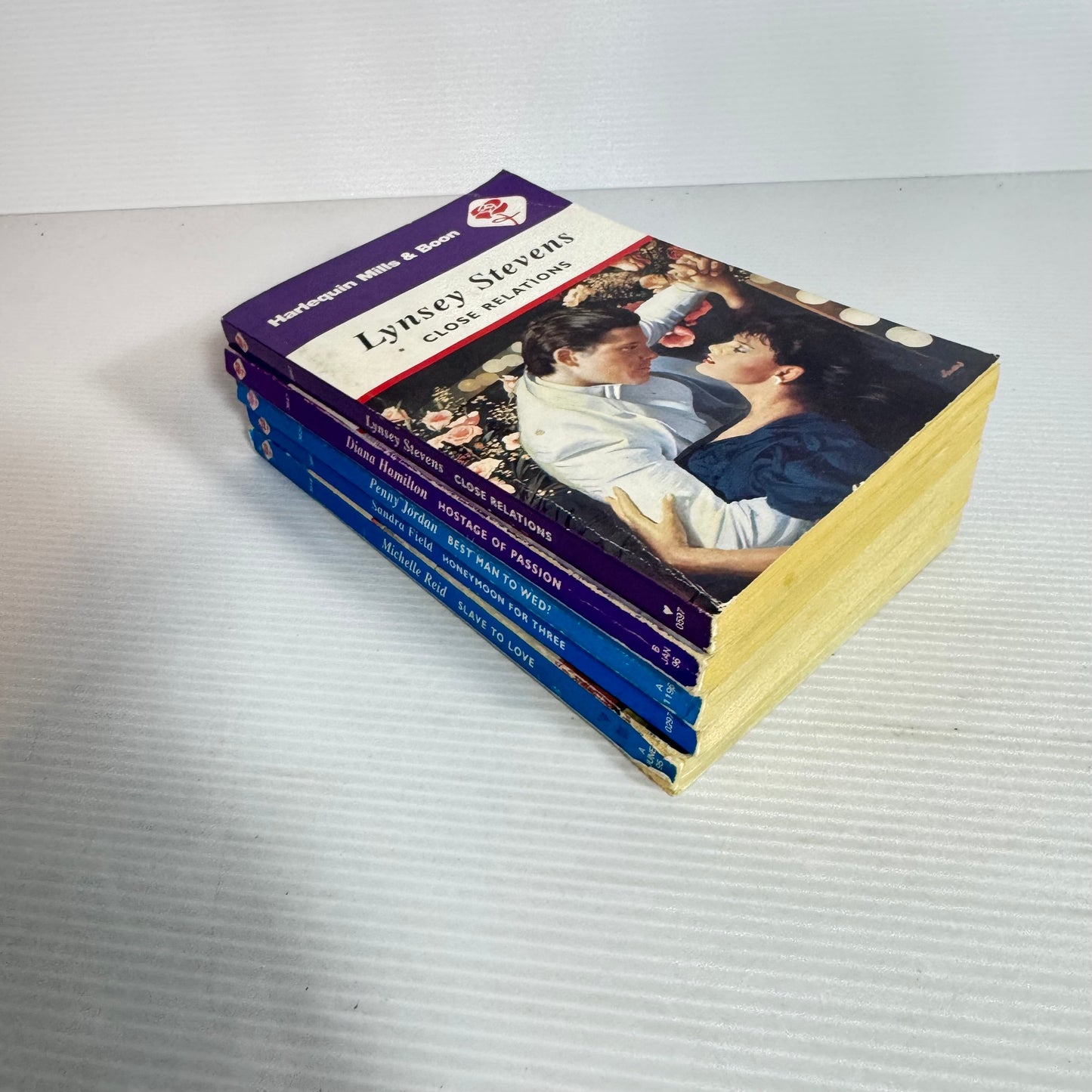 Mills & Boon Vintage Book Bundle x 5 Books (2411)