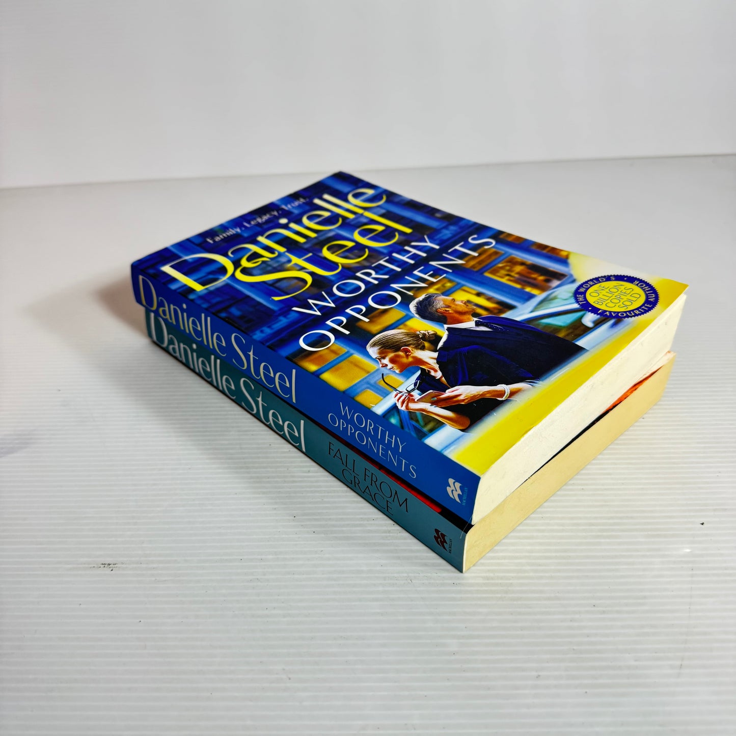 Danielle Steel Book Bundle x 2 Books : Fall From Grace & Worthy Opponents (2463)