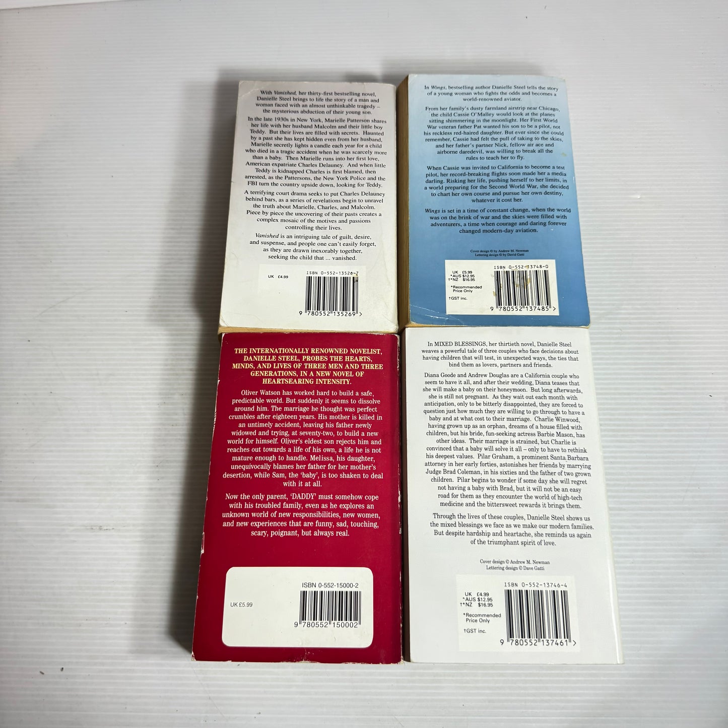 Danielle Steel Small Paperback Book Bundle x 4 : Wings, Mixed Blessings, Vanished, Daddy (2845)