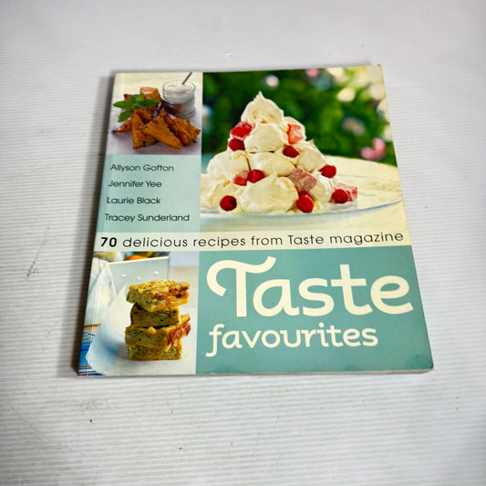 New Zealand Cookbook Bundle x 3 : Everyday Epicurean - Catherine Bell, Combined - St Margaret's College & Christ's College, Taste Favourites - Allyson Grofton, Jennifer Yee, Laurie Black, Tracey Sunderland (2943)