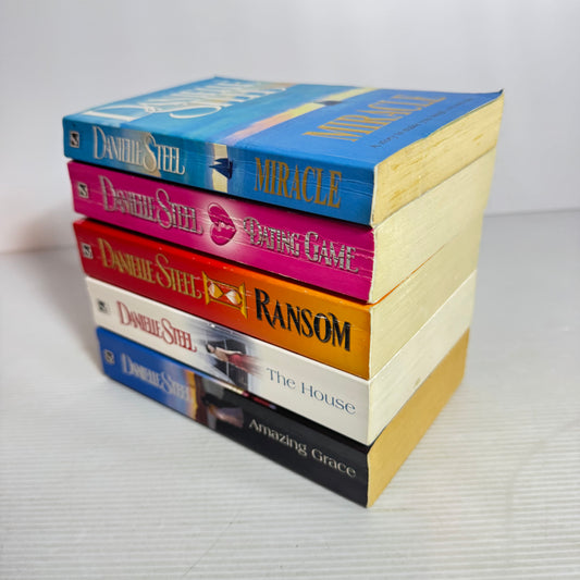 Danielle Steel Small Paperback Book Bundle x 5 : Amazing Grace, Ransom, The House, Dating Game, Miracle (2846)