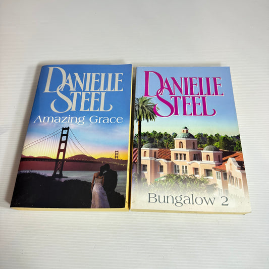 Danielle Steel Book Bundle x 2 Books : Bungalow 2 & Amazing Grace (2459)