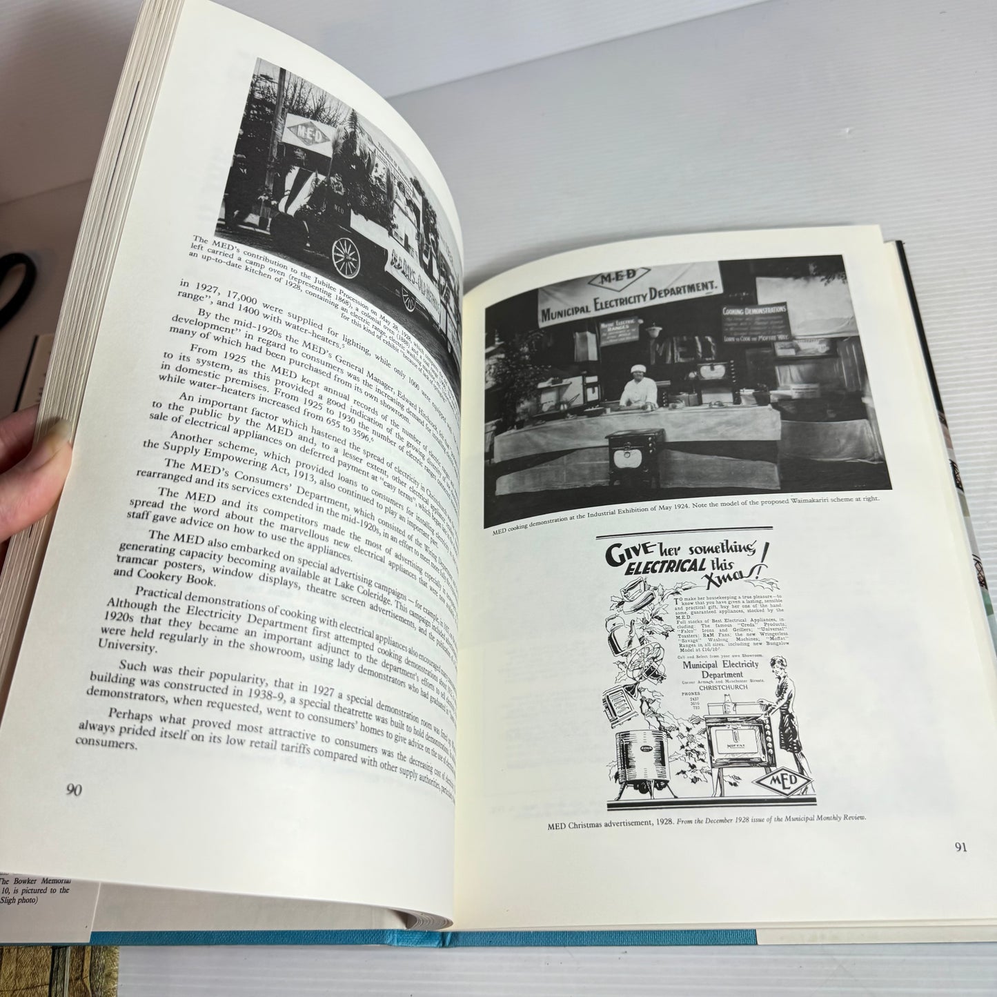 Christchurch City Book Bundle x 2 Books : Buildings & Bridges of Christchurch New Zealand (Vintage 1981 First Edition) - Gwenda Turner & Christchurch : A City of Light - Mark Alexander (Vintage 1990)(2811)