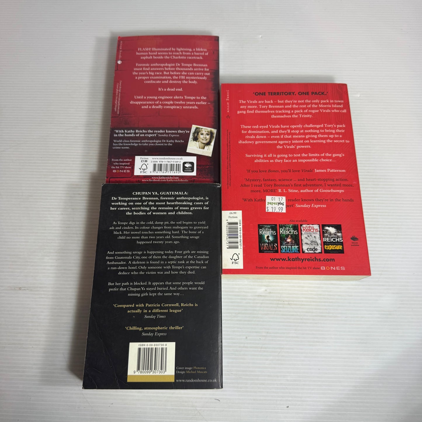 Kathy Reichs Book Bundle x 3 : Flash and Bones, Grave Secrets, Terminal (2816)