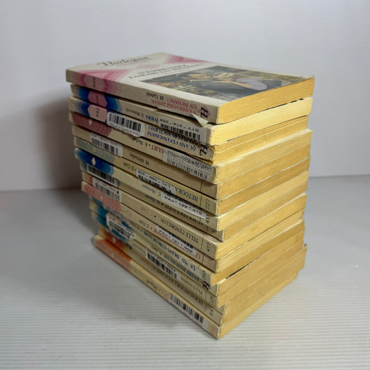 French Language Mills & Boon Book Bundle x 16 Books (2571)