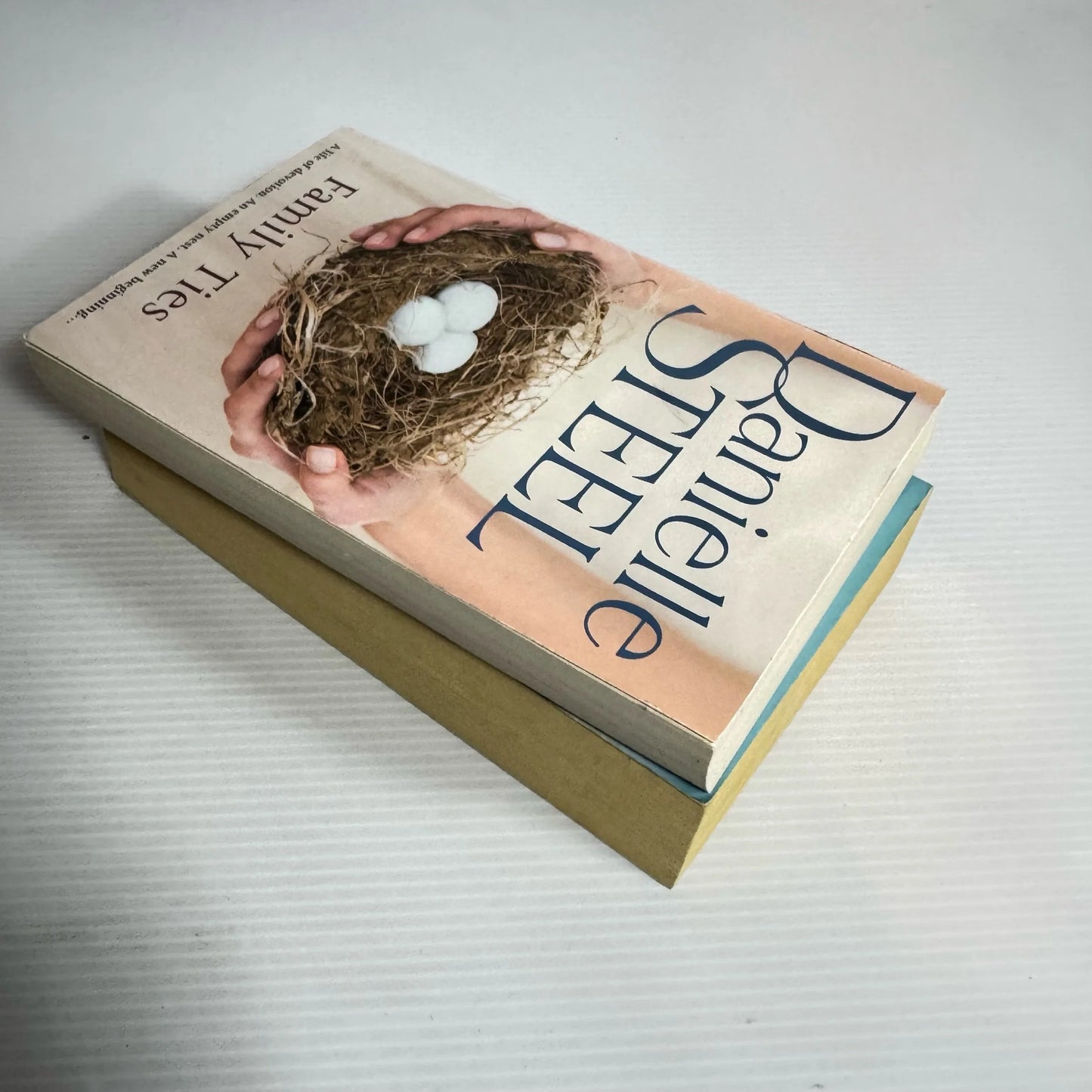 Danielle Steel Contemporary Romance Book Bundle x 2 : Family Ties & H.R.H.(2172)