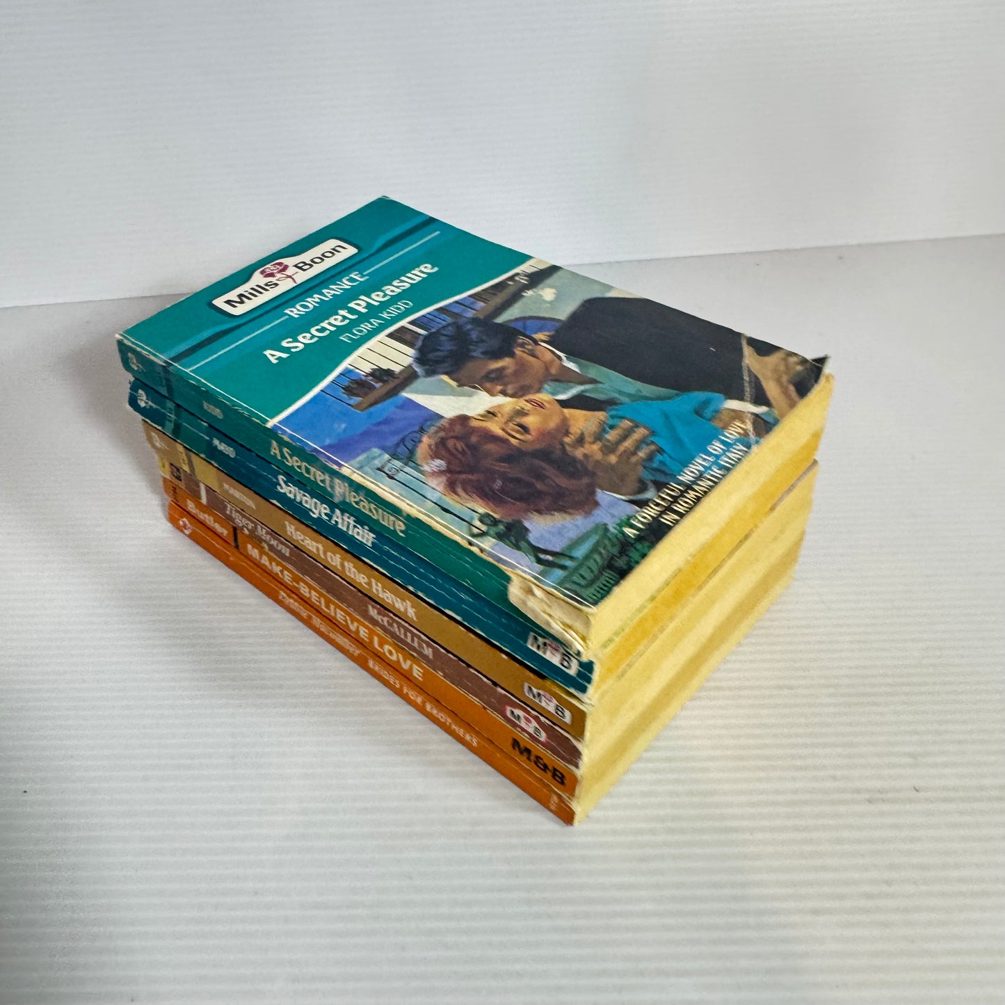 Mills & Boon Vintage Romance Book Bundle x 6 Books (2404)