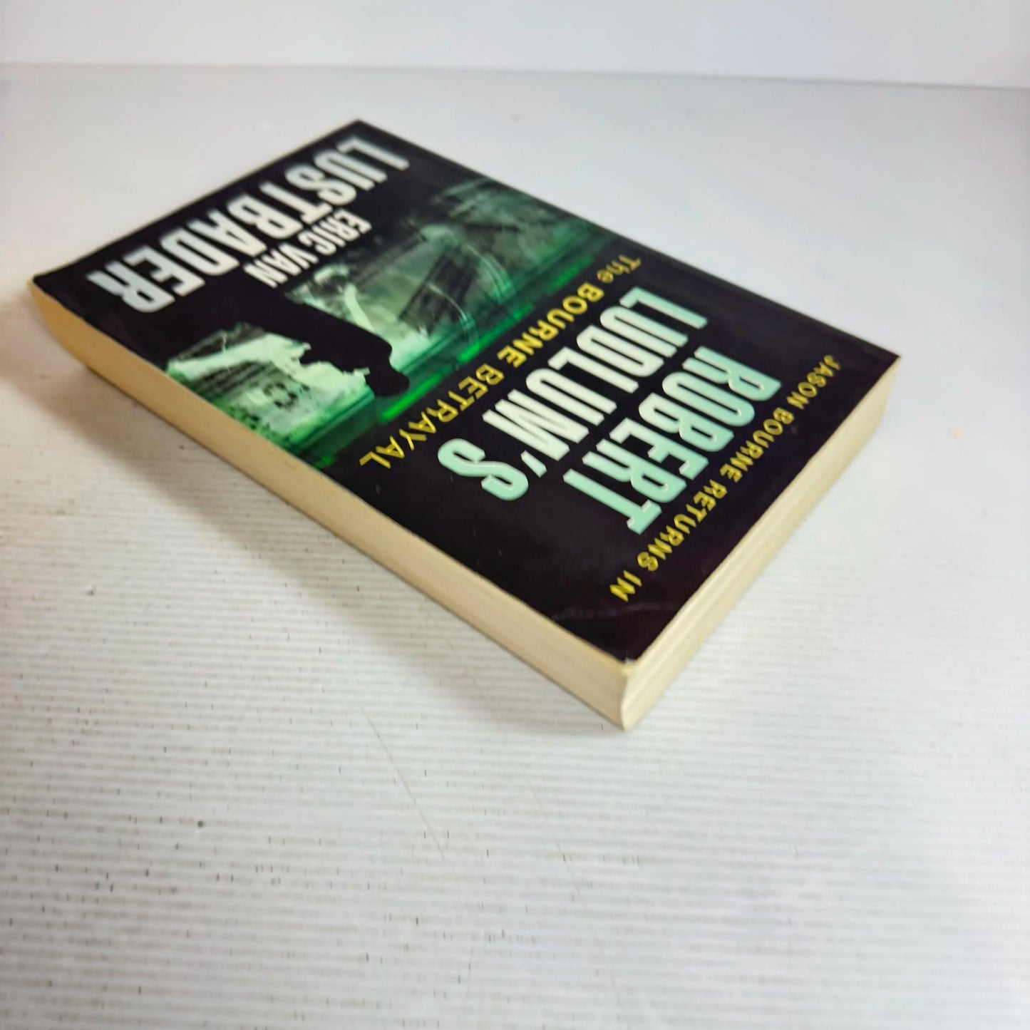 Robert Ludlum's The Bourne Betrayal - Eric Van Lustbader