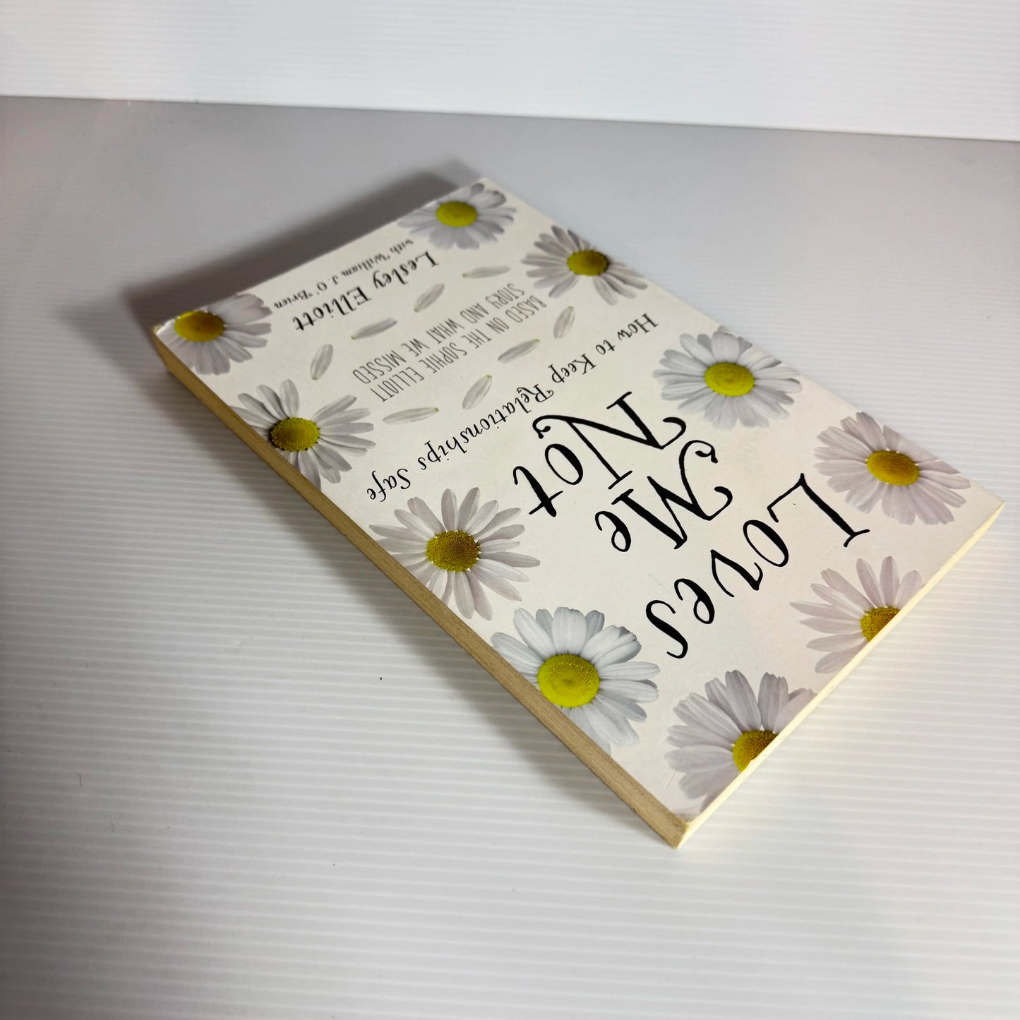 Loves Me Not: How To Keep relationships Safe - Lesley Elliott And William J. O'Brien