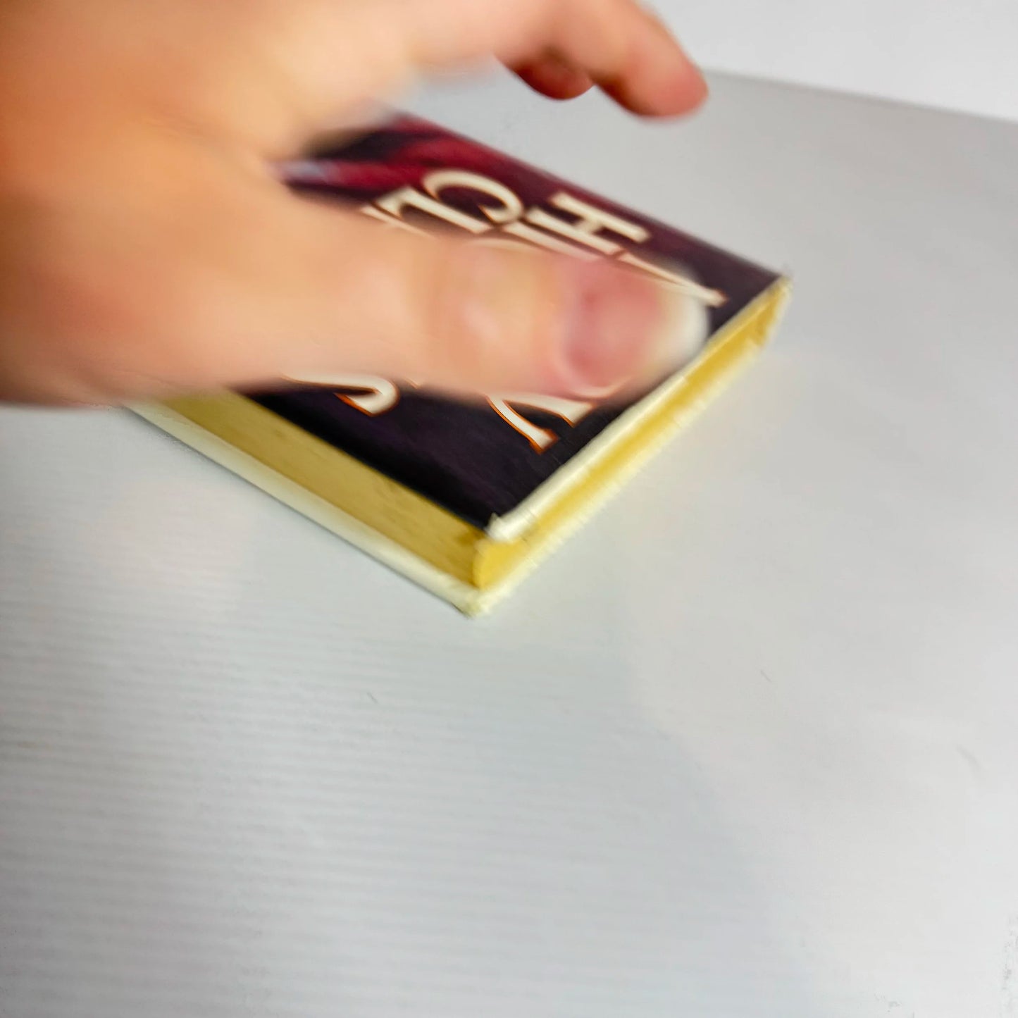 All Around The Town - Mary Higgins Clark (1991)