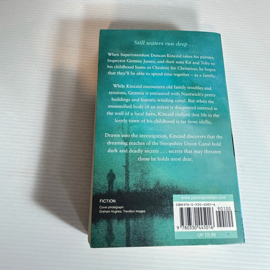 Water Like A Stone - Deborah Crombie