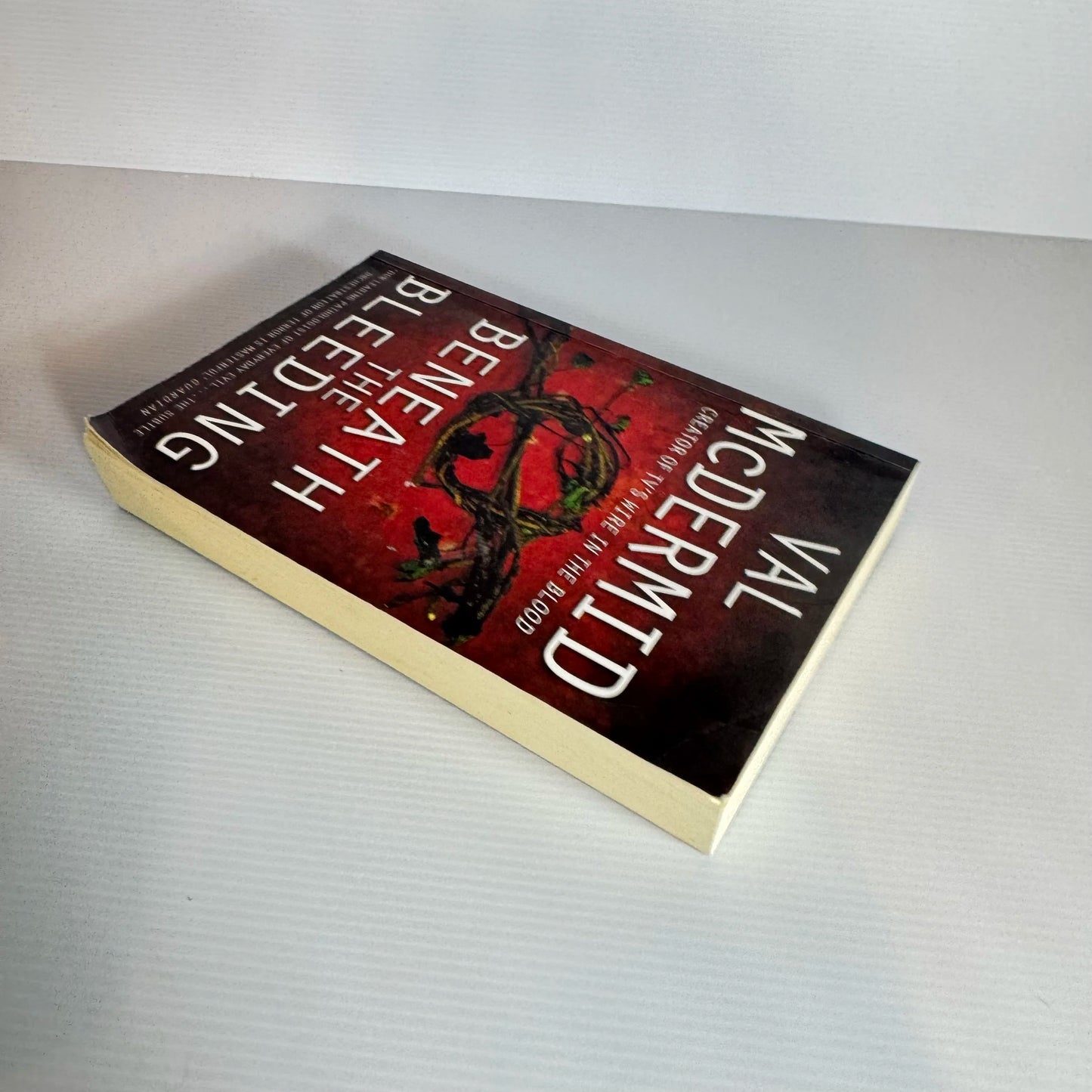 Beneath The Bleeding - Val McDermid