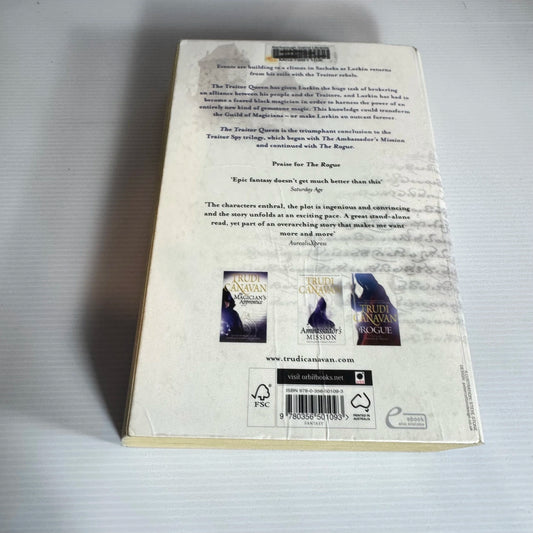 The Traitor Queen : Book 3 of the Traitor Spy Trilogy - Trudi Canavan