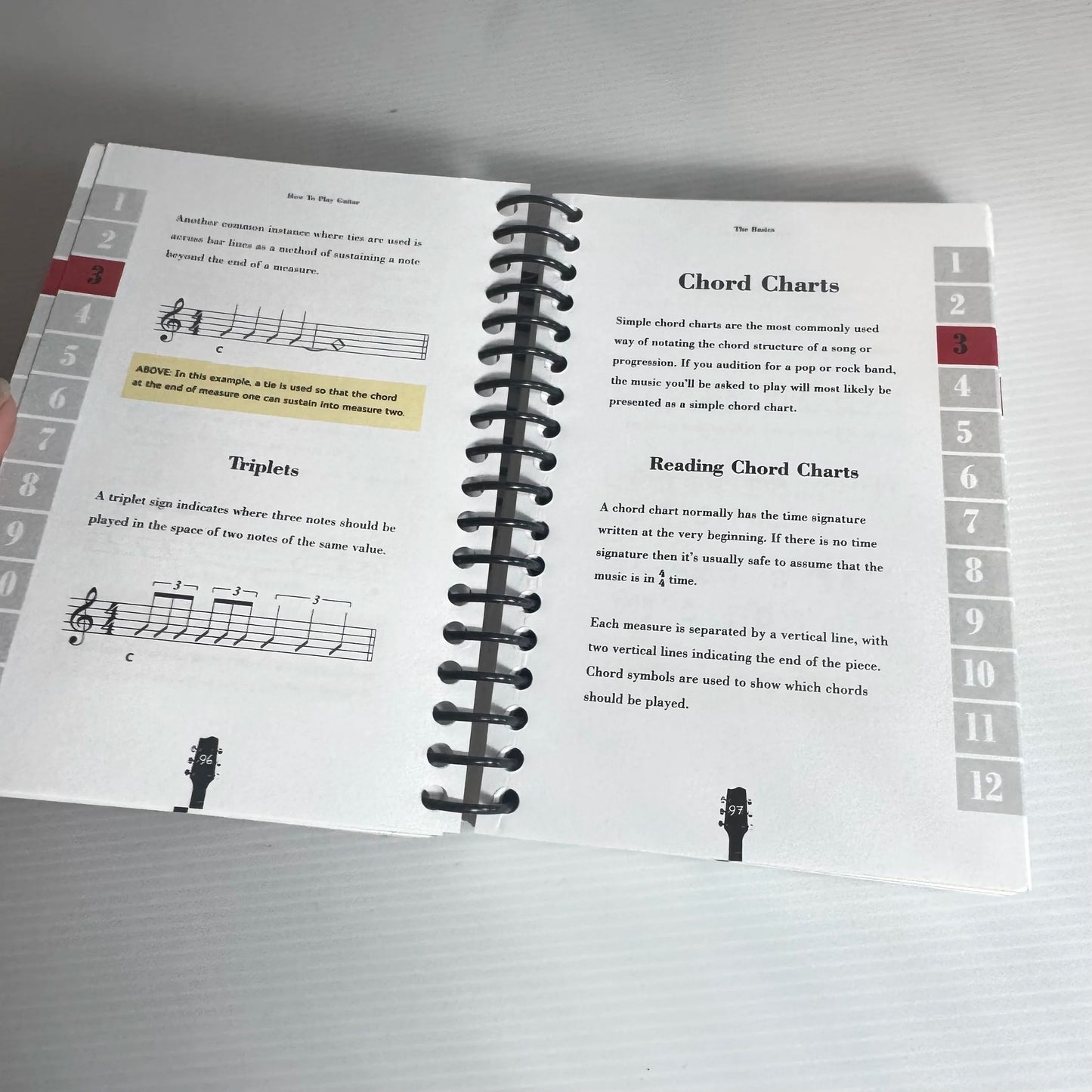 How To Play Guitar : Easy To Read, Easy To Play Basics, Styles & Techniques - Tony Skinner & Alan Brown