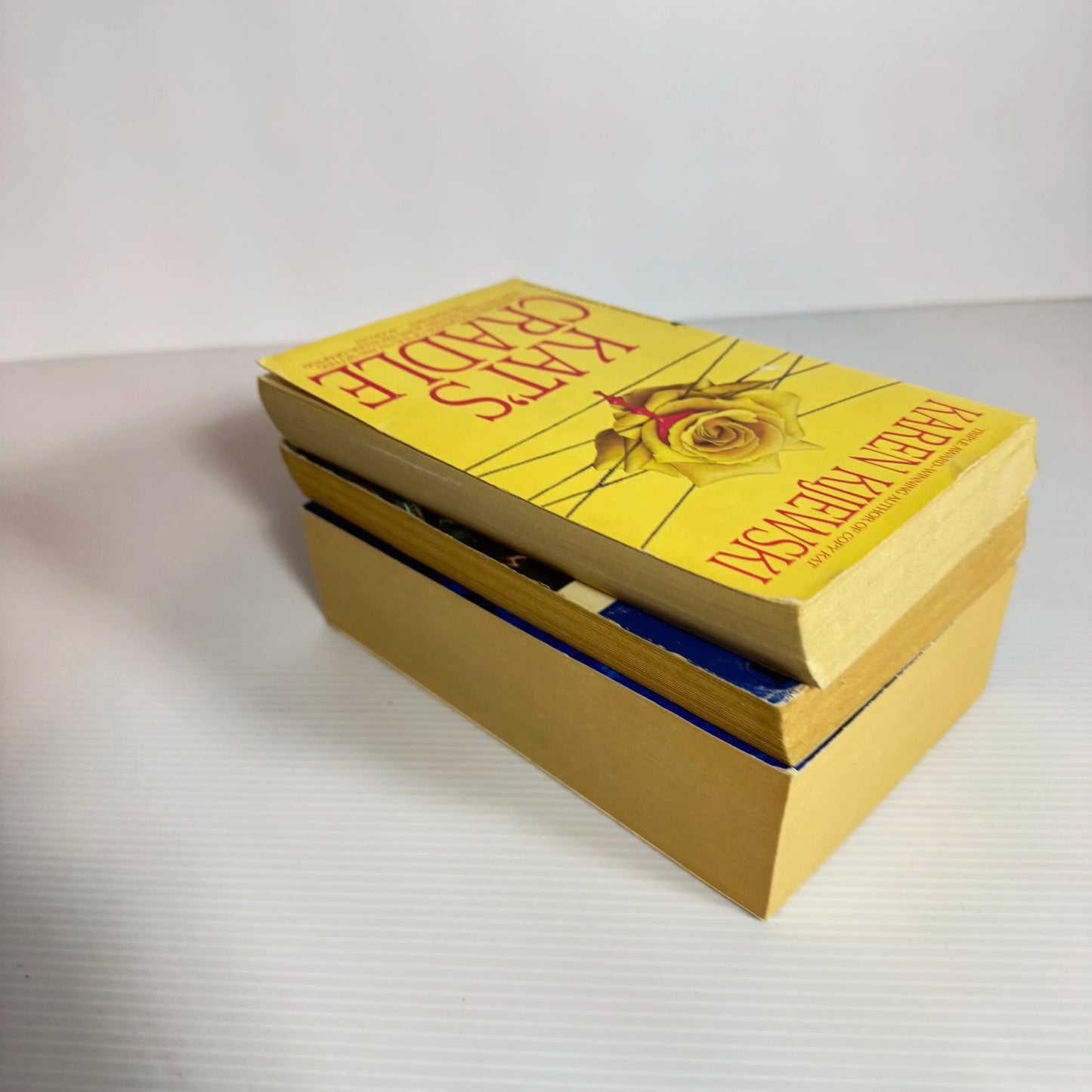 Mystery Book Bundle x 3 Books 4 x Stories : Various Authors (2069)