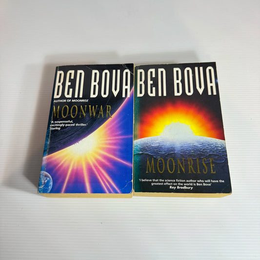 Ben Bova Book Bundle x2 Books: Moonwar and Moonrise (707)