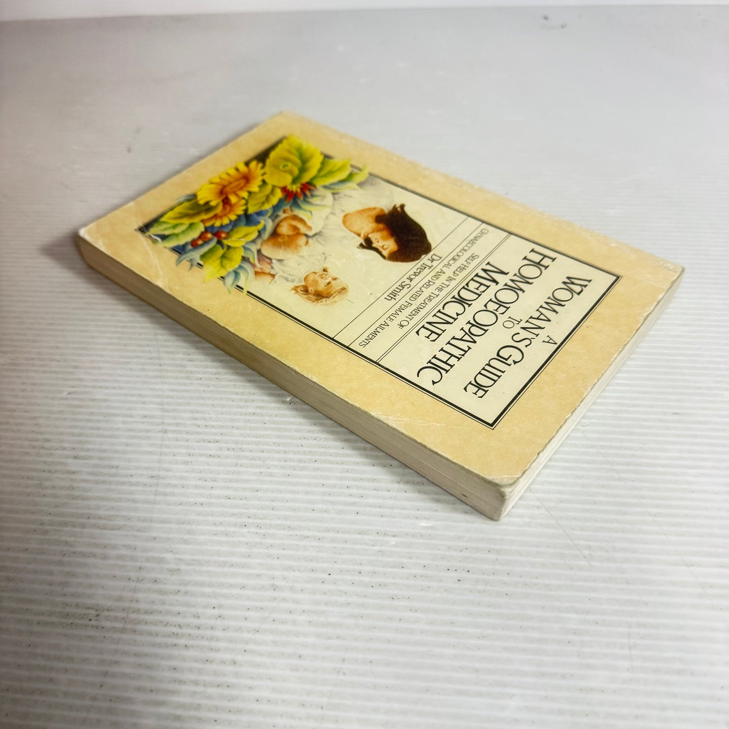A Woman's Guide to Homoeopathic Medicine - Dr Trevor Smith (Vintage 1984)