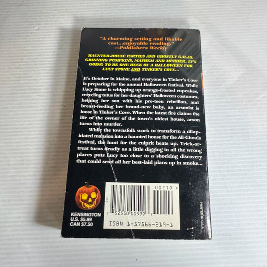 Trick or Treat Murder : A Lucy Stone Mystery - Leslie Meier (1997)