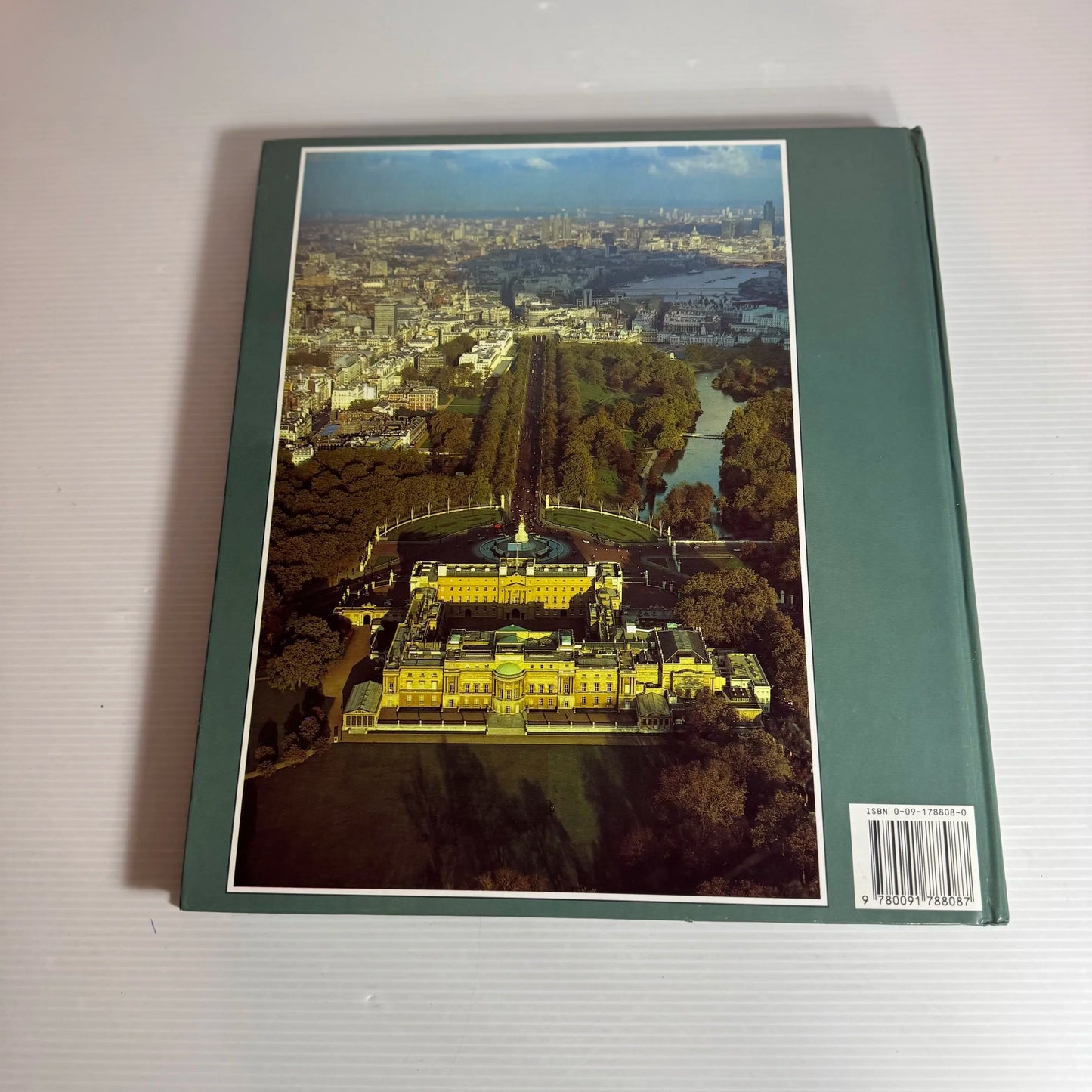 London From The Air - Photographs by Jason Hawkes / Text by Felix Barker