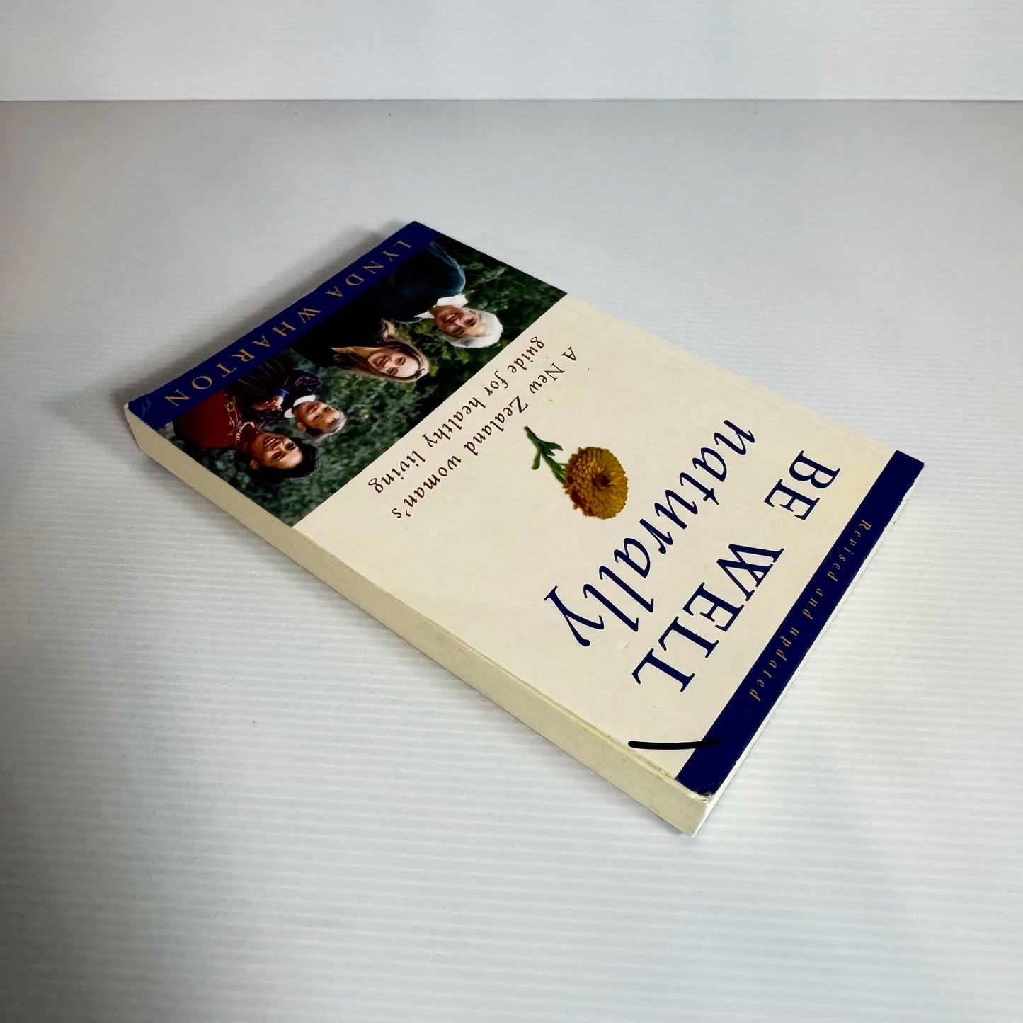 Be Well Naturally : A New Zealand Woman's Guide for Healthy Living - Lynda Wharton