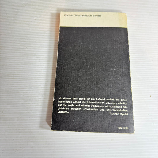 Books of Knowledge : Economic Theory and Underdeveloped Regions - Gunnar Myrdal (In German) (Vintage 1974)