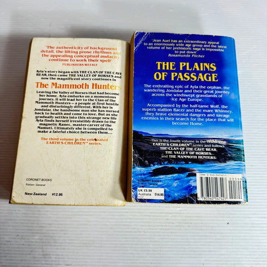 Jean M. Auel Book Bundle x2 The Mammoth Hunters & The Plains of Passage (644)