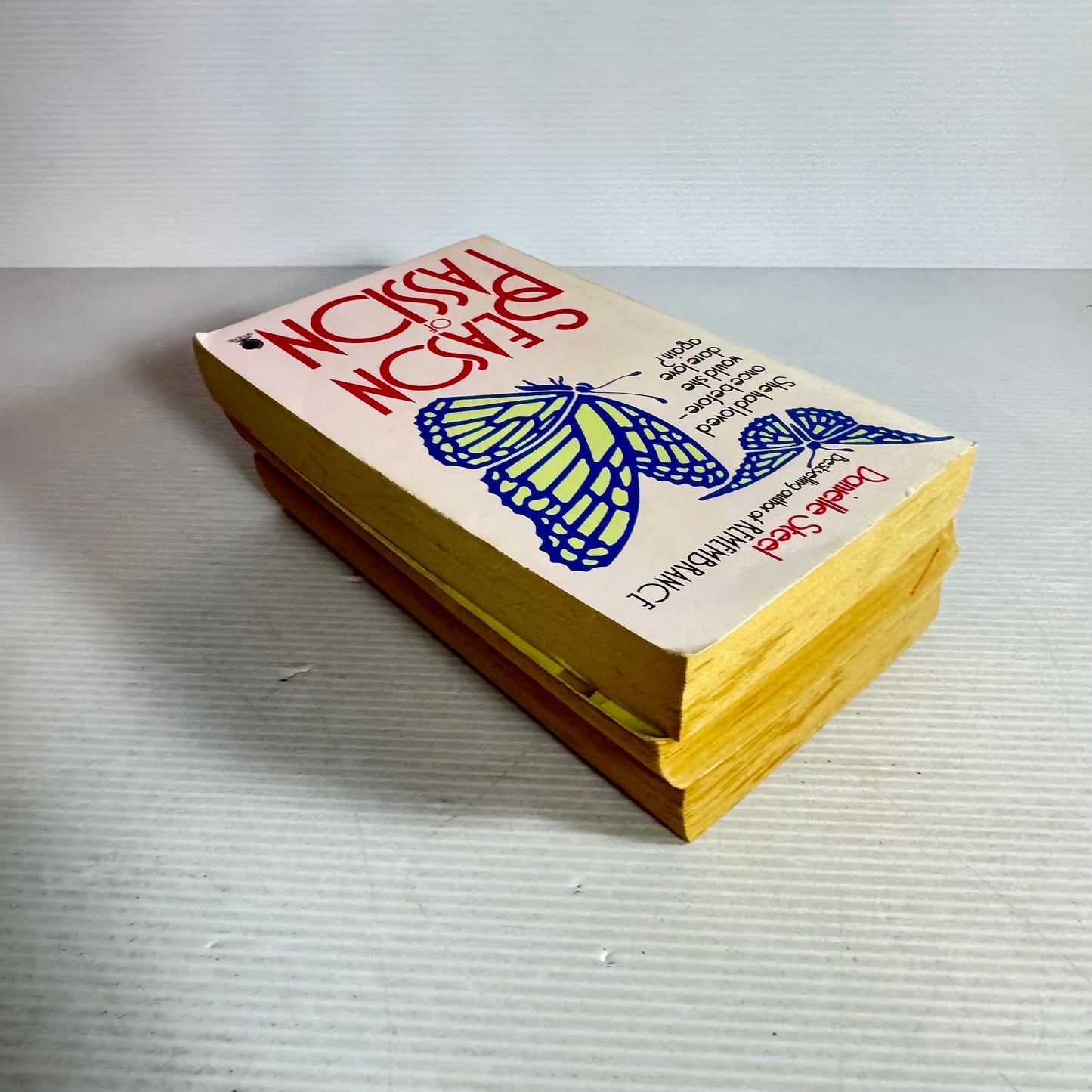 Danielle Steel Book Bundle x 3 Books : Season of Passion, To Love Again, Summer's End (607)